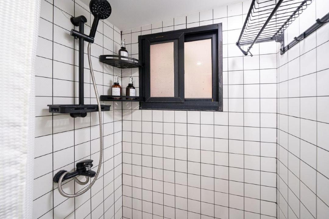 Shanghai Hills&Well-time Family Homestay Fuxing 3 Bedrooms Near Line 1 Changshu rd and Near Jing'an Temple