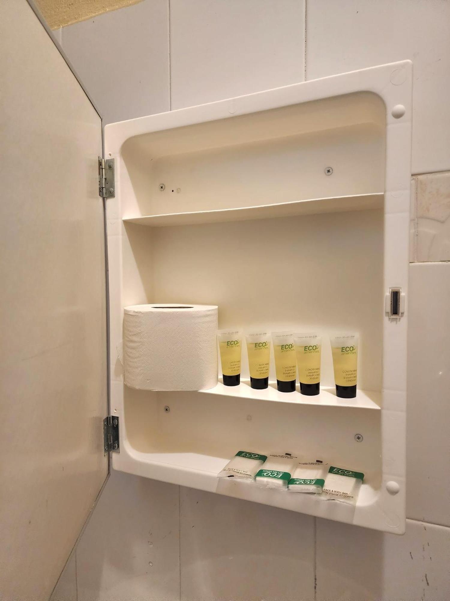 Del Valle Central Casa near Trendy Calle Loiza- One bedroom with queen view 2