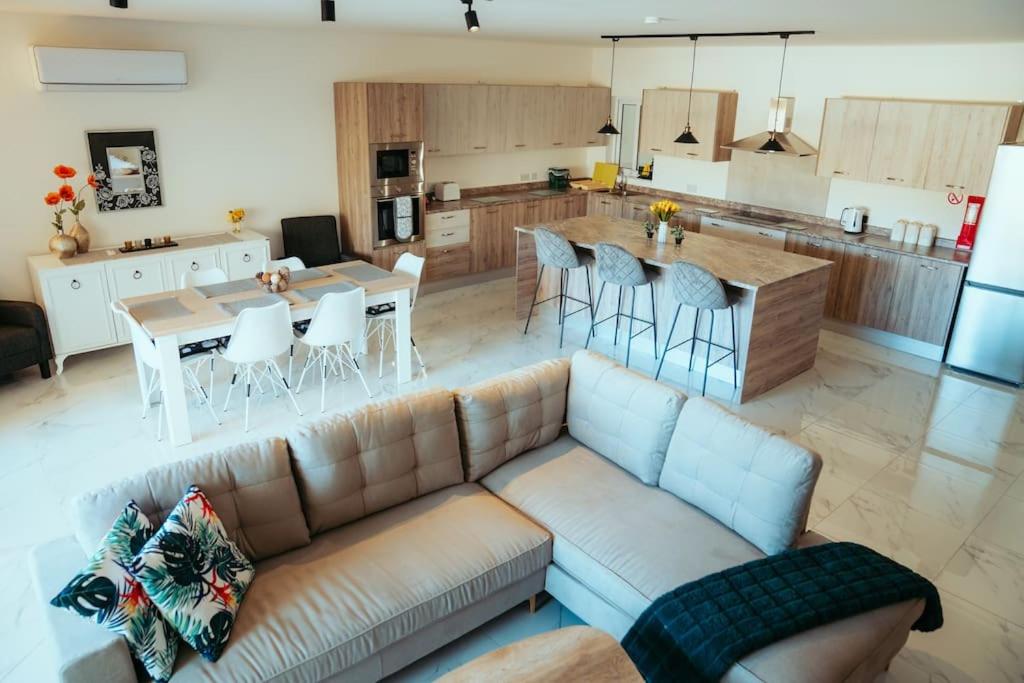 Luxurious Gozo Apartment, Qala