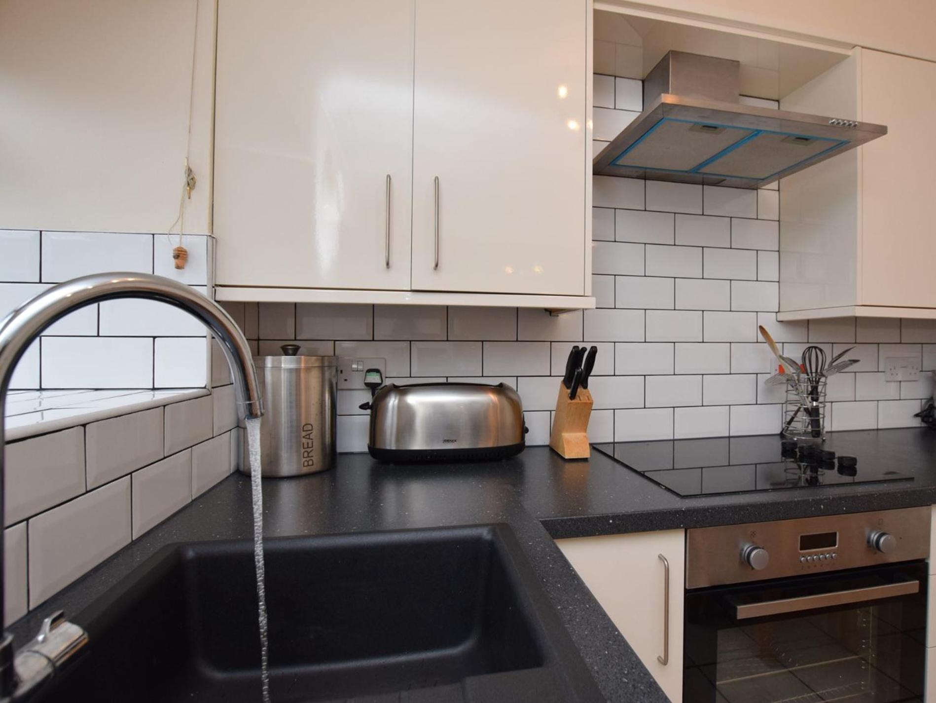 3 Bed in Crediton oc-friar view 3