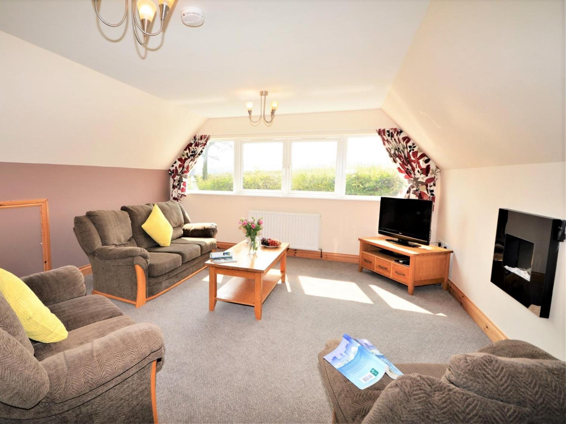 3 Bed in Crediton oc-waie2 view 4