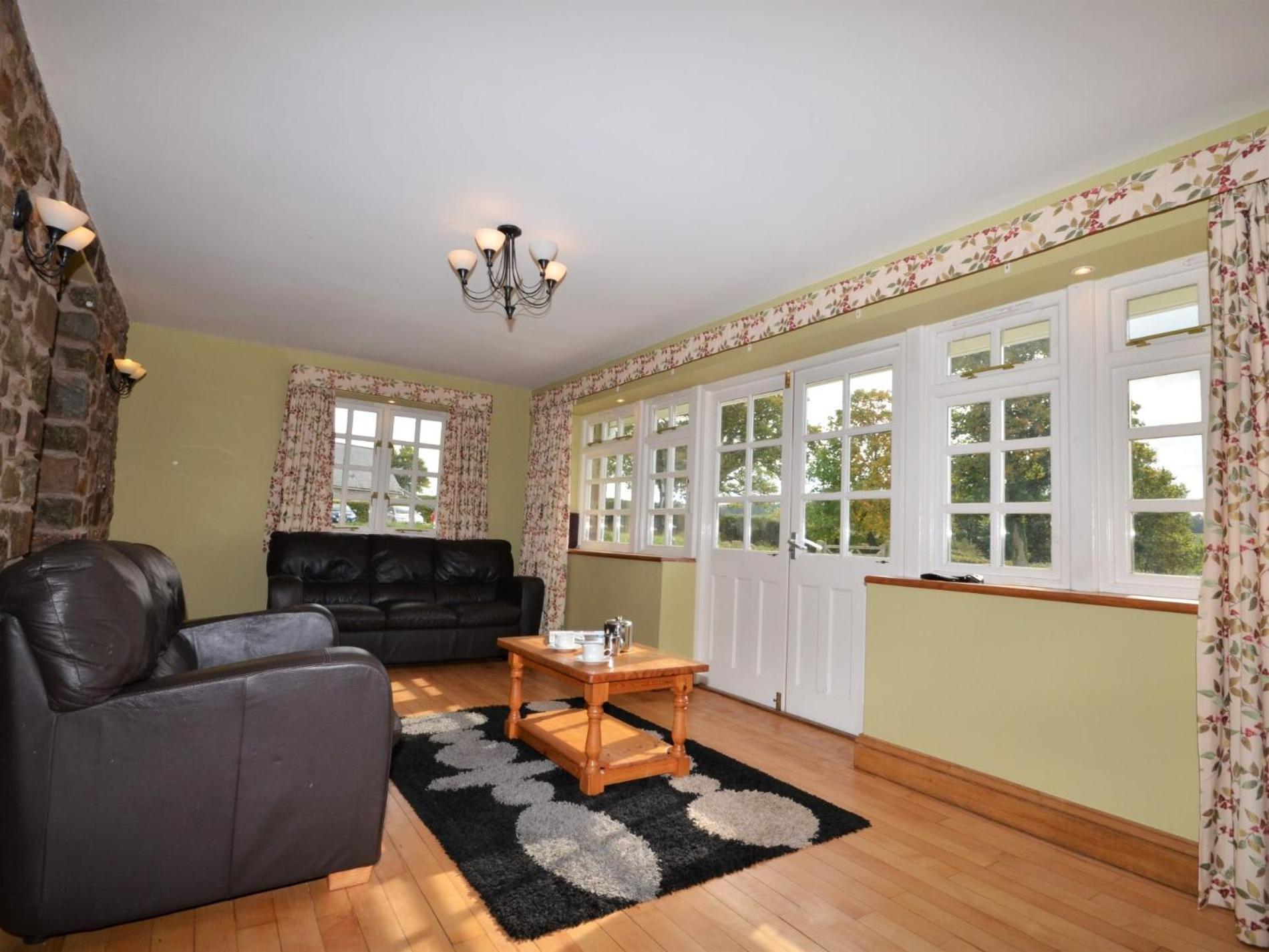3 Bed in Crediton oc-waiec view 4