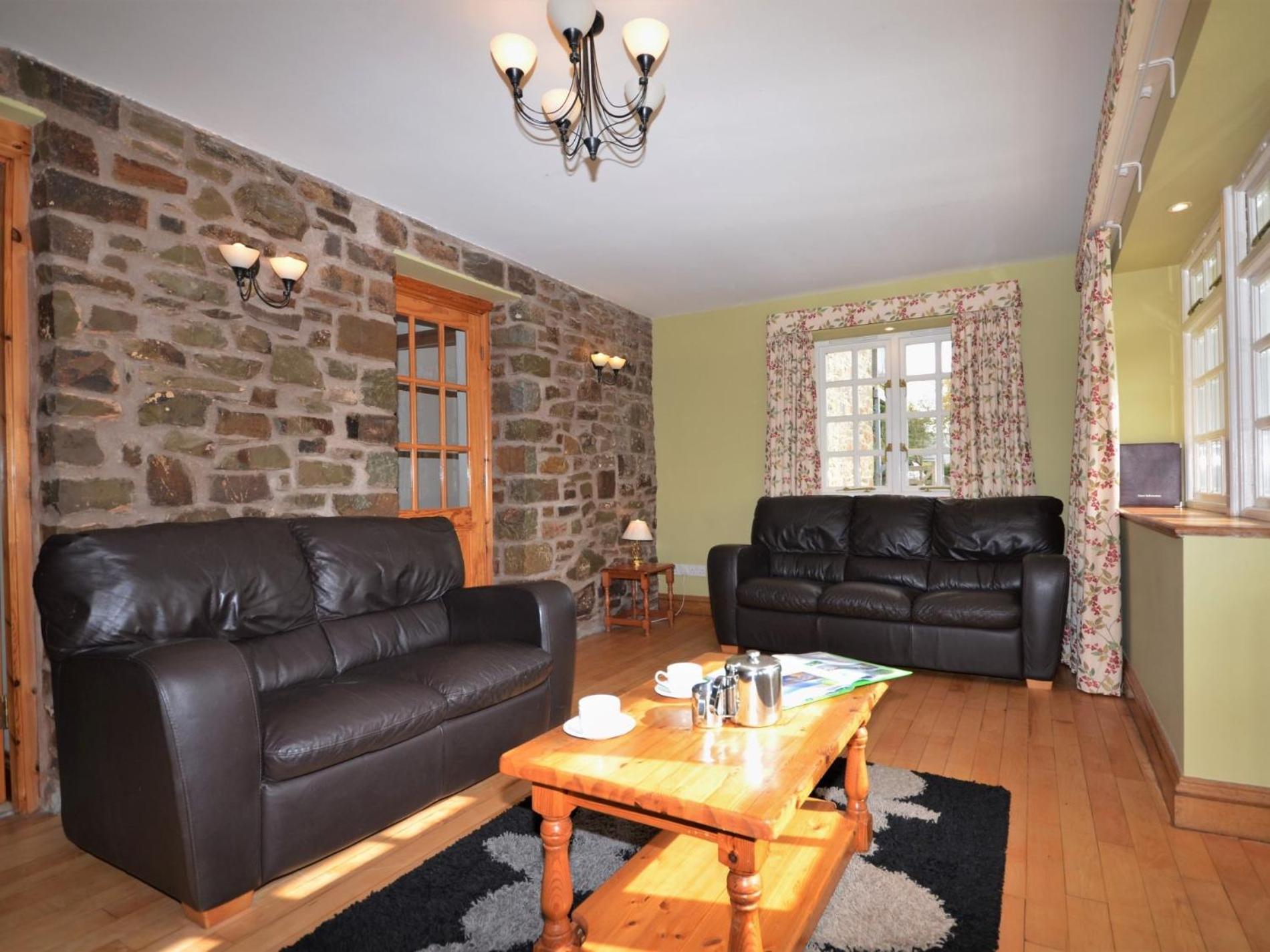 3 Bed in Crediton oc-waiec view 5