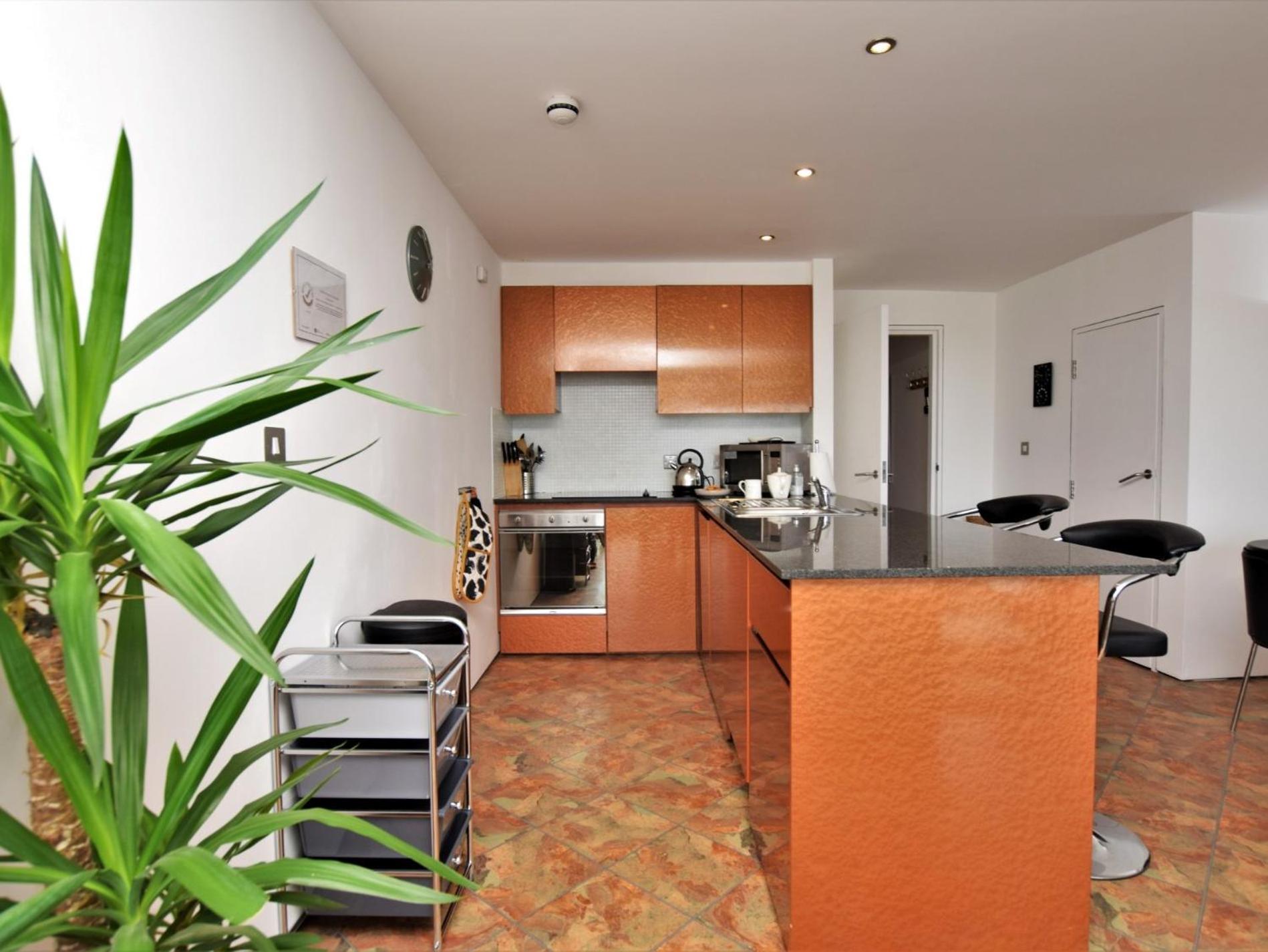 1 Bed in Westward Ho oc-npebb view 2