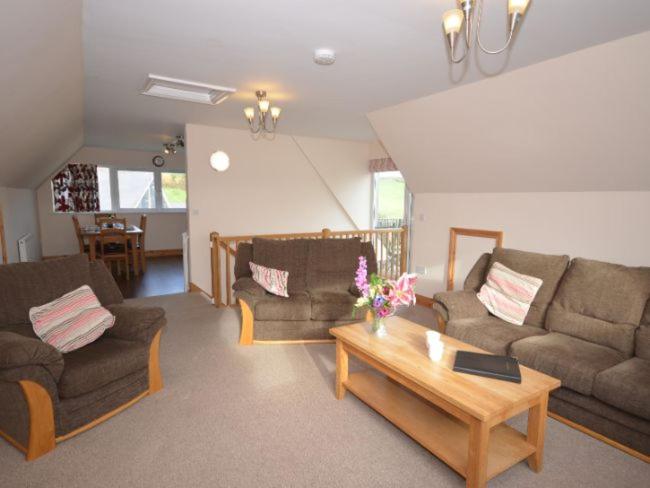 3 Bed in Crediton oc-waie4 view 2