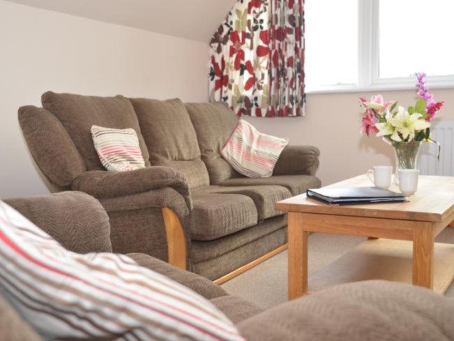 3 Bed in Crediton oc-waie4 view 3
