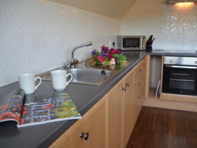 3 Bed in Crediton oc-waie4 view 5