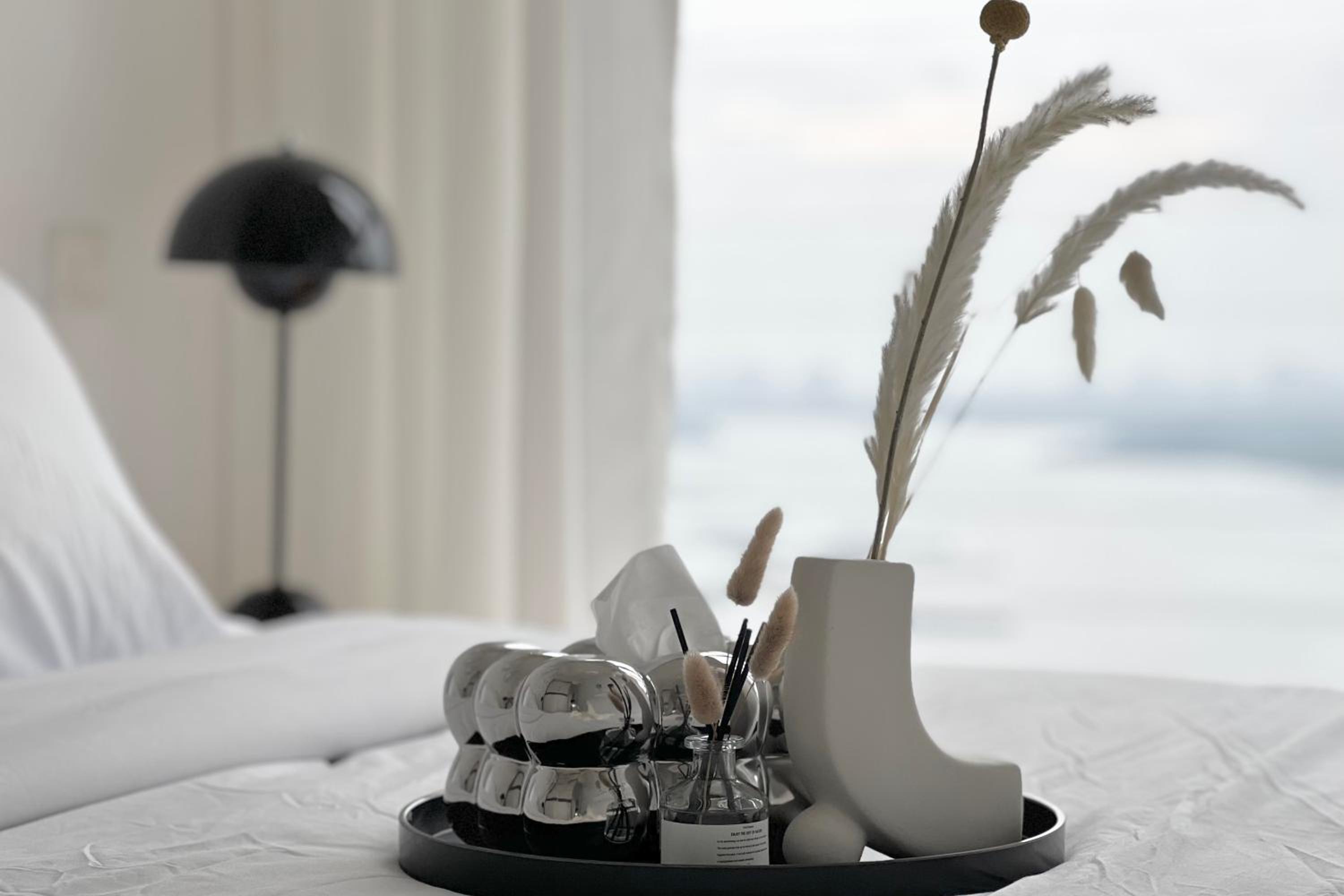 Dooga Ins-Dreamspace L37 Seaview Projector 1-6pax