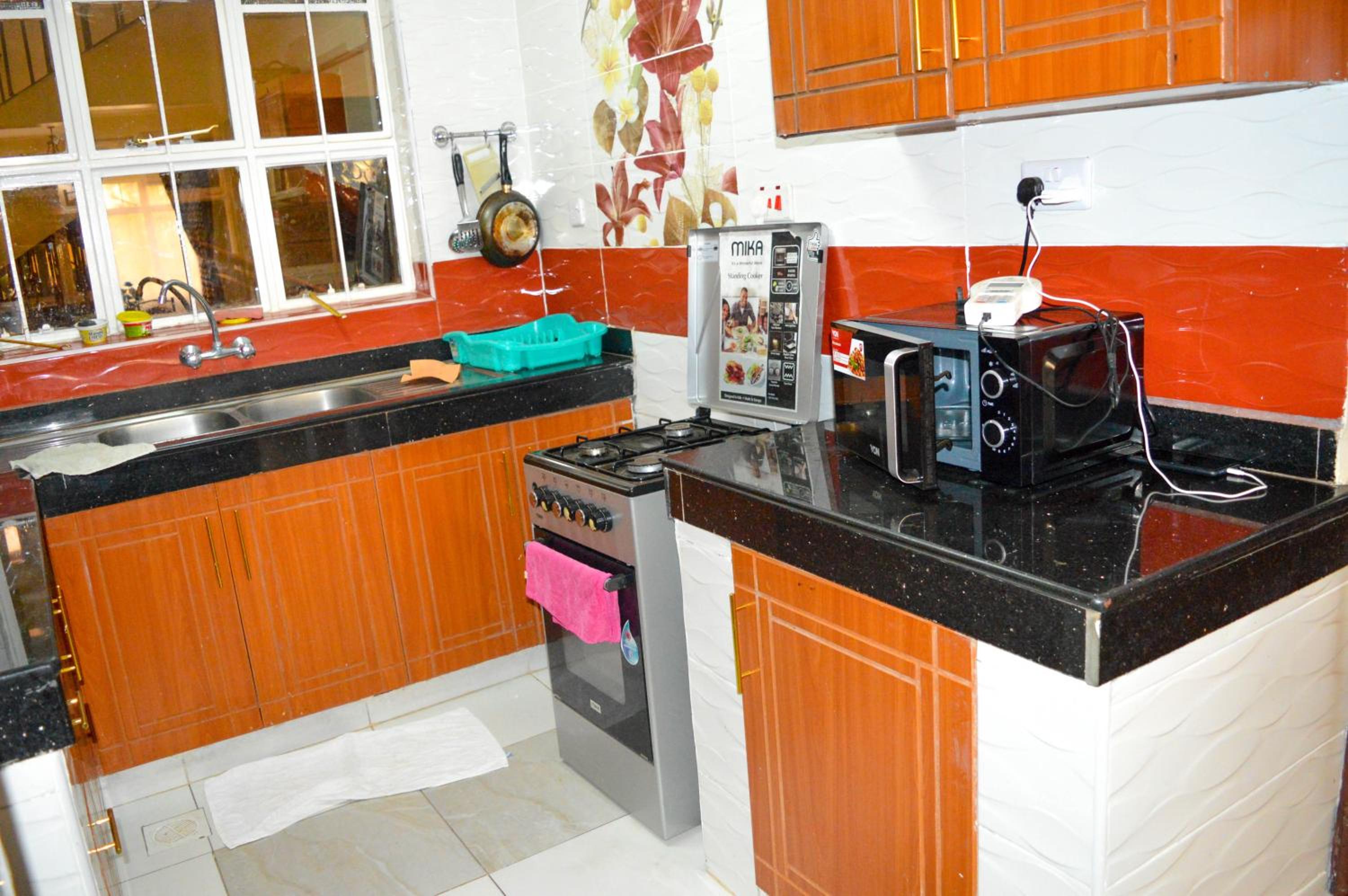 Roma Stays - Prestigious Lifestyle 2 bedroom all ensuite Opp Garden City Mall view 3