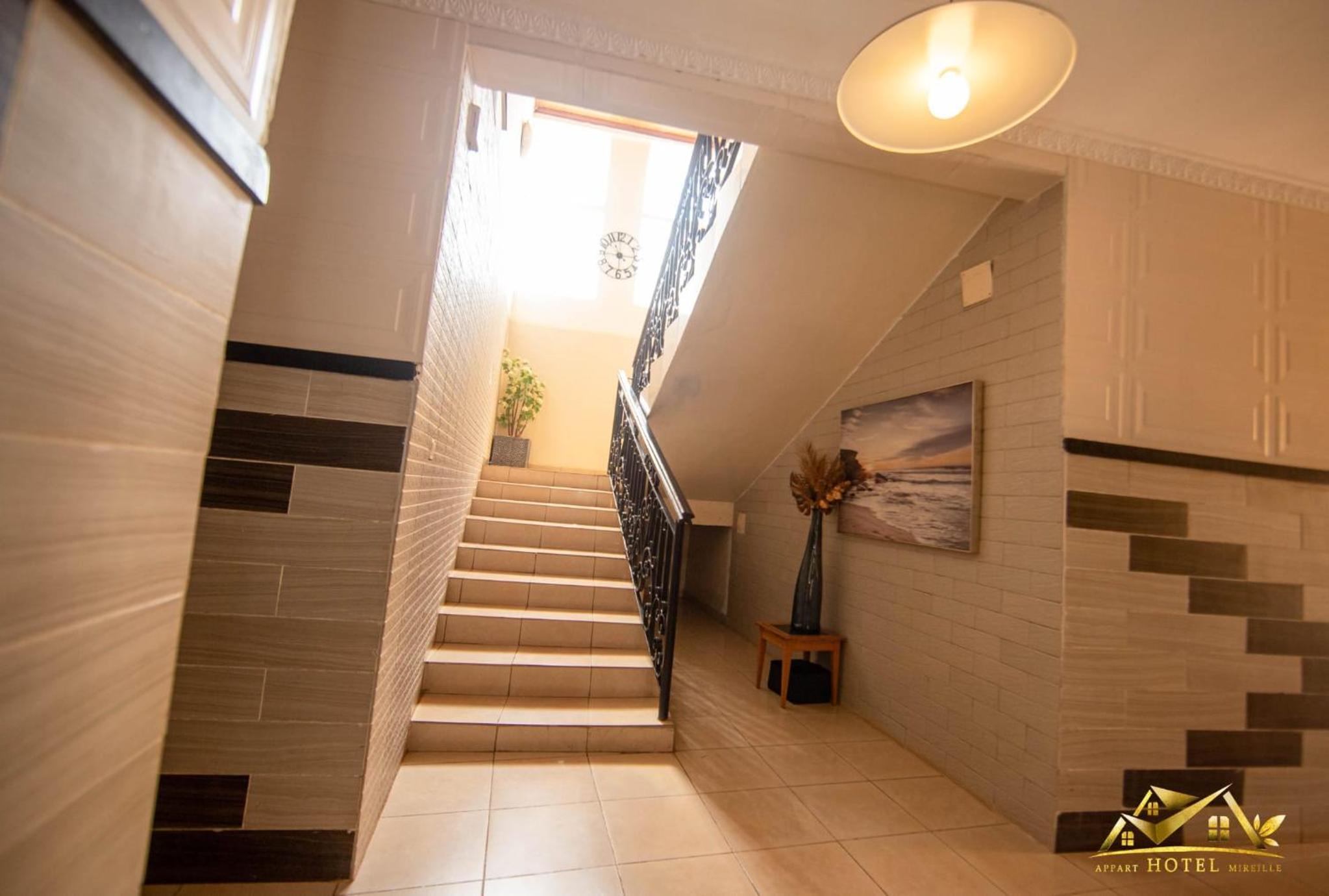 APPART HOTEL MIREILLE