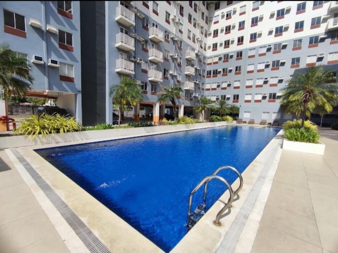 Pink Flamingo 620 view 5