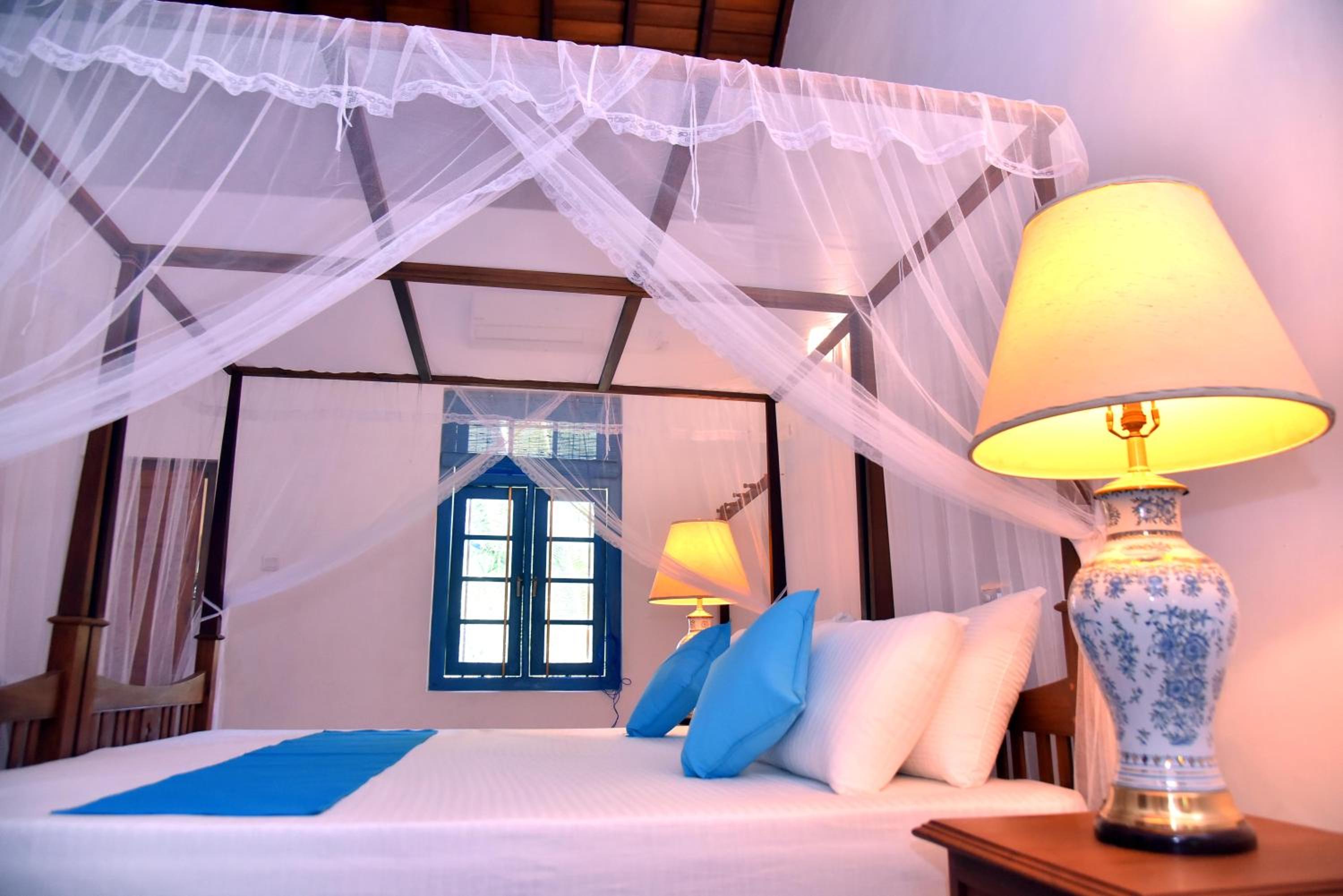 Mishthana Canal Resort view 5