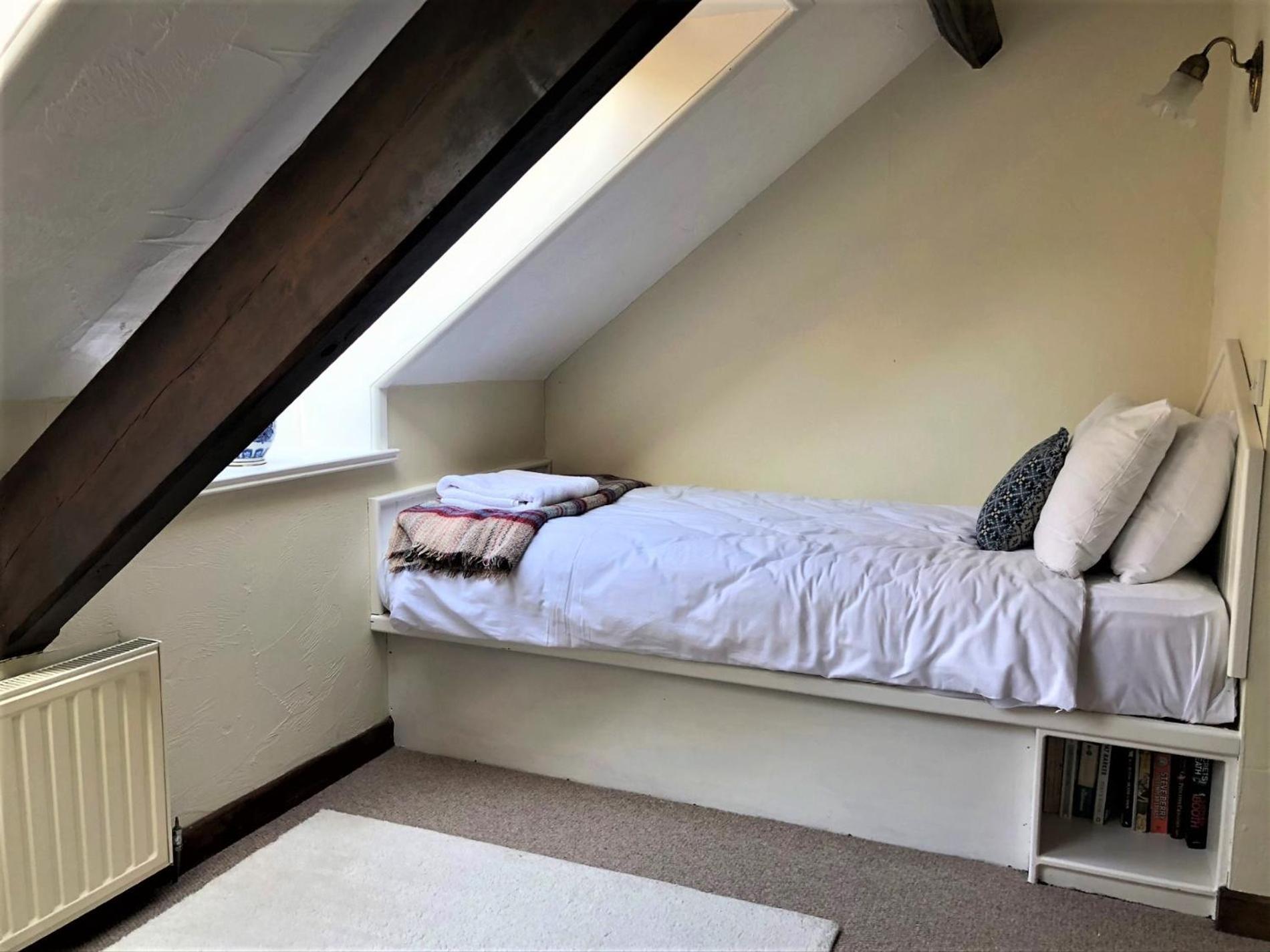 2 Bed in Conwy oc-tycan view 2