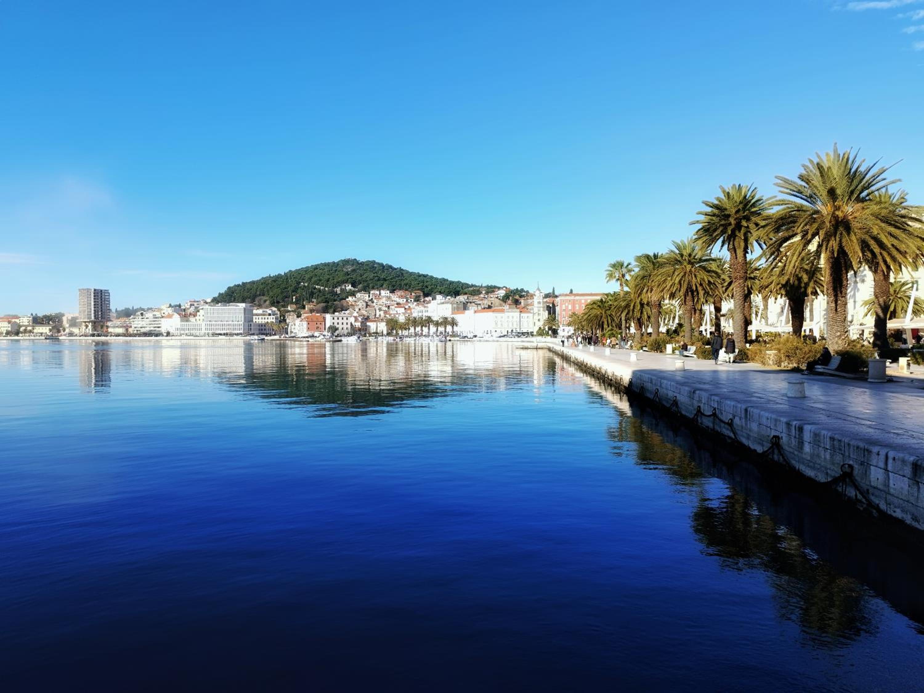 Apartment with terrace and free parking - Beach nearby