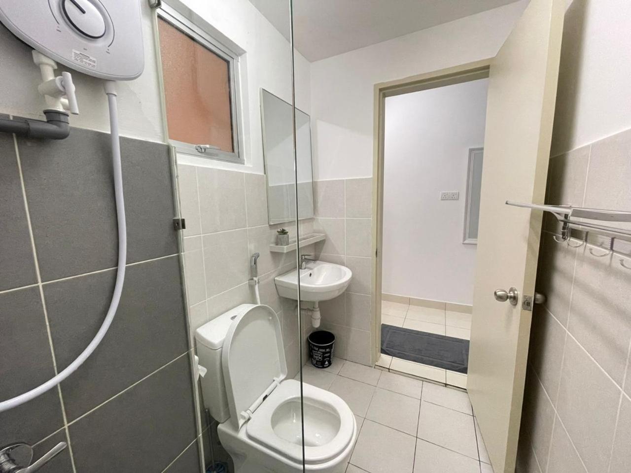 Lenore & Myna Suite at Alanis Residence Sepang, KLIA Homestay Apartment photo 8