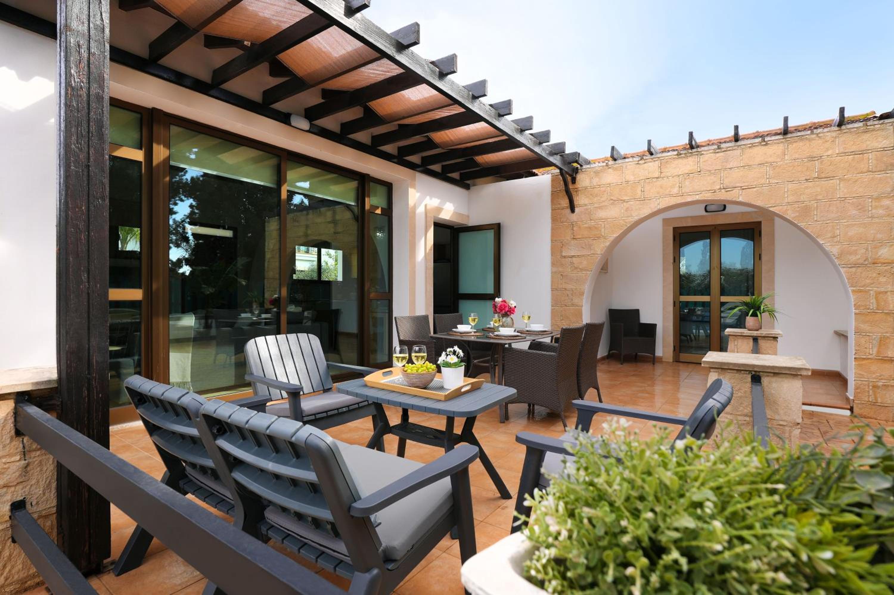 Villa Anthia - 2bed with Large Pool