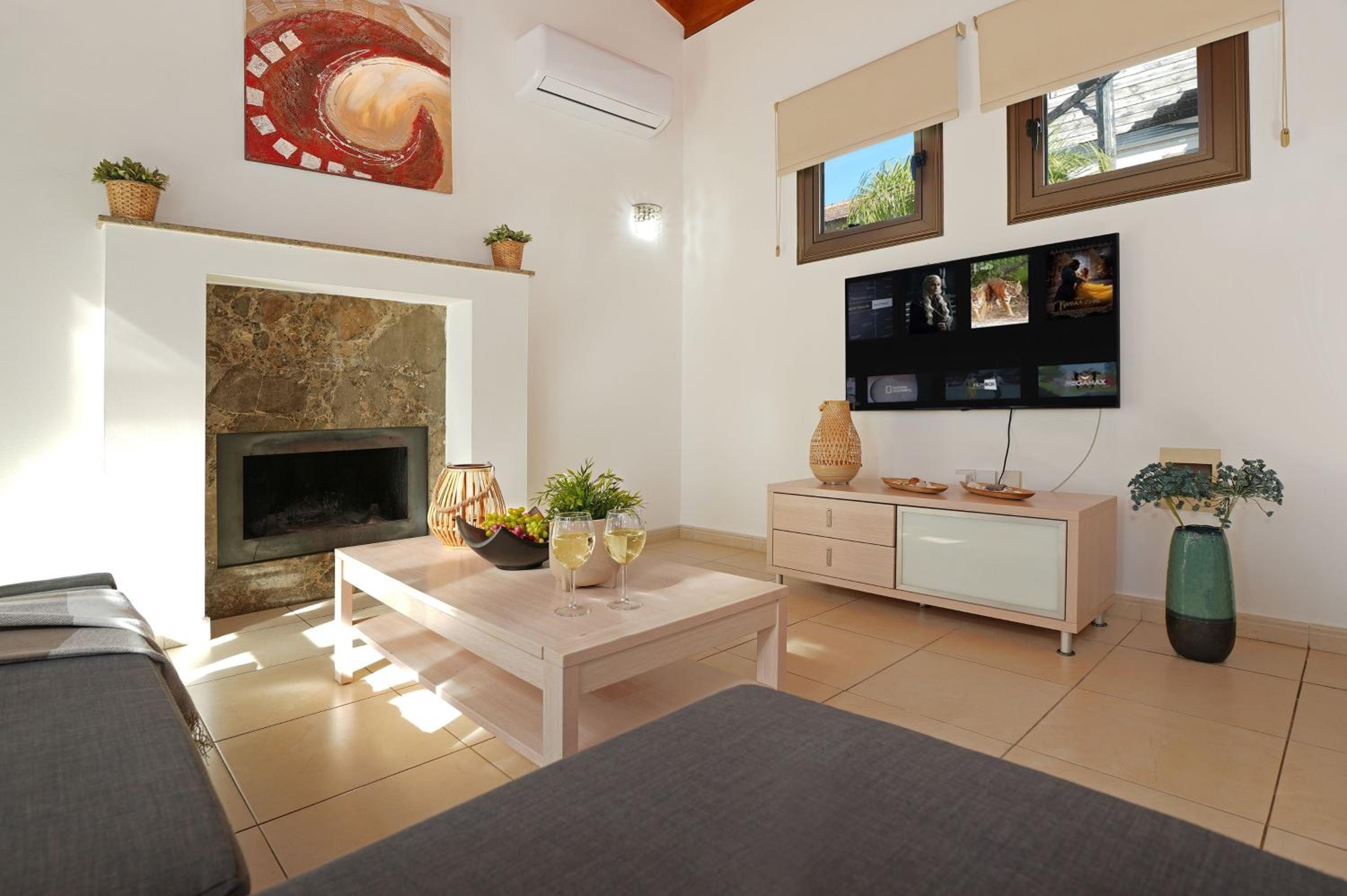 Villa Anthia - 2bed with Large Pool