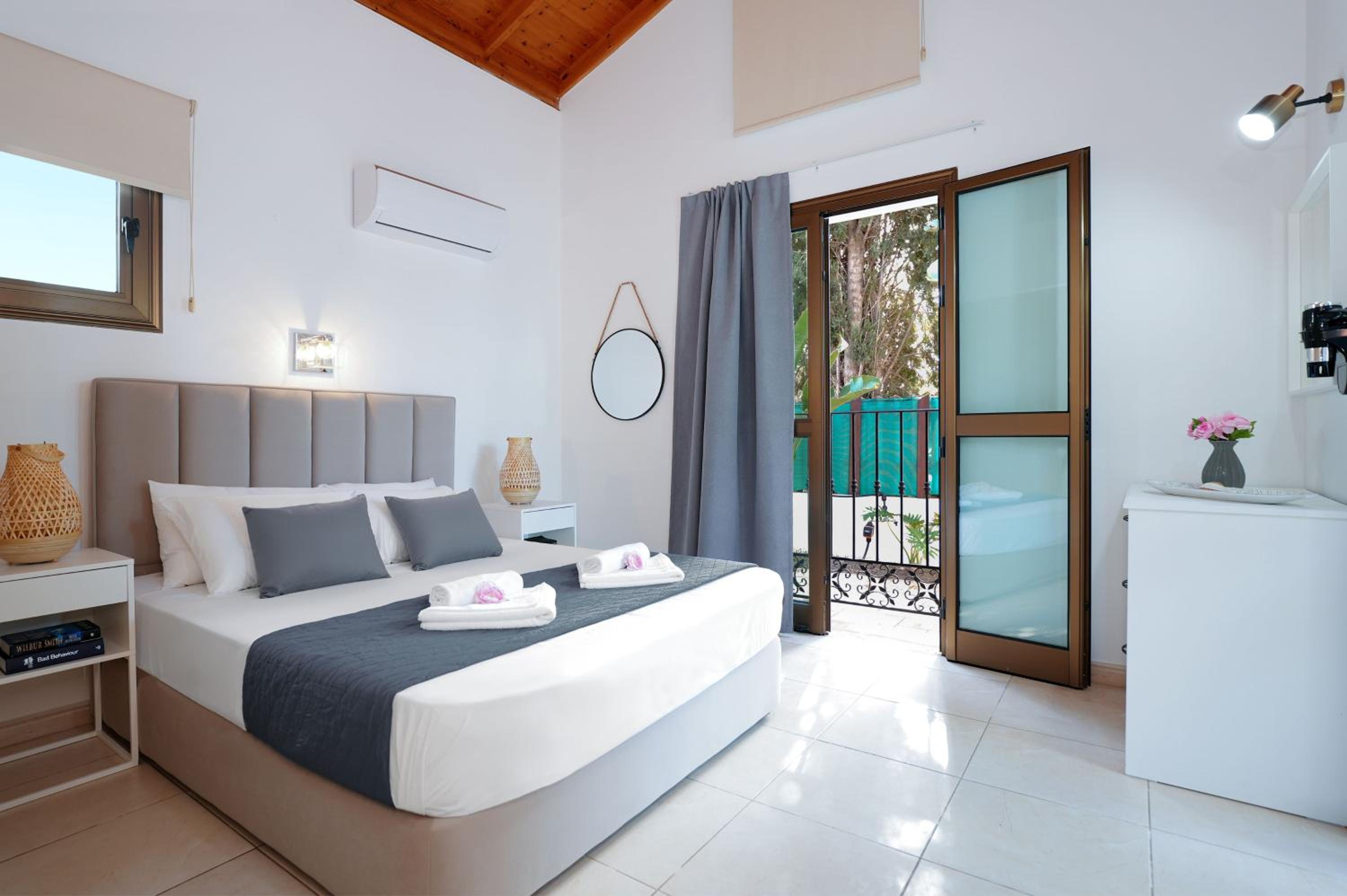 Villa Anthia - 2bed with Large Pool