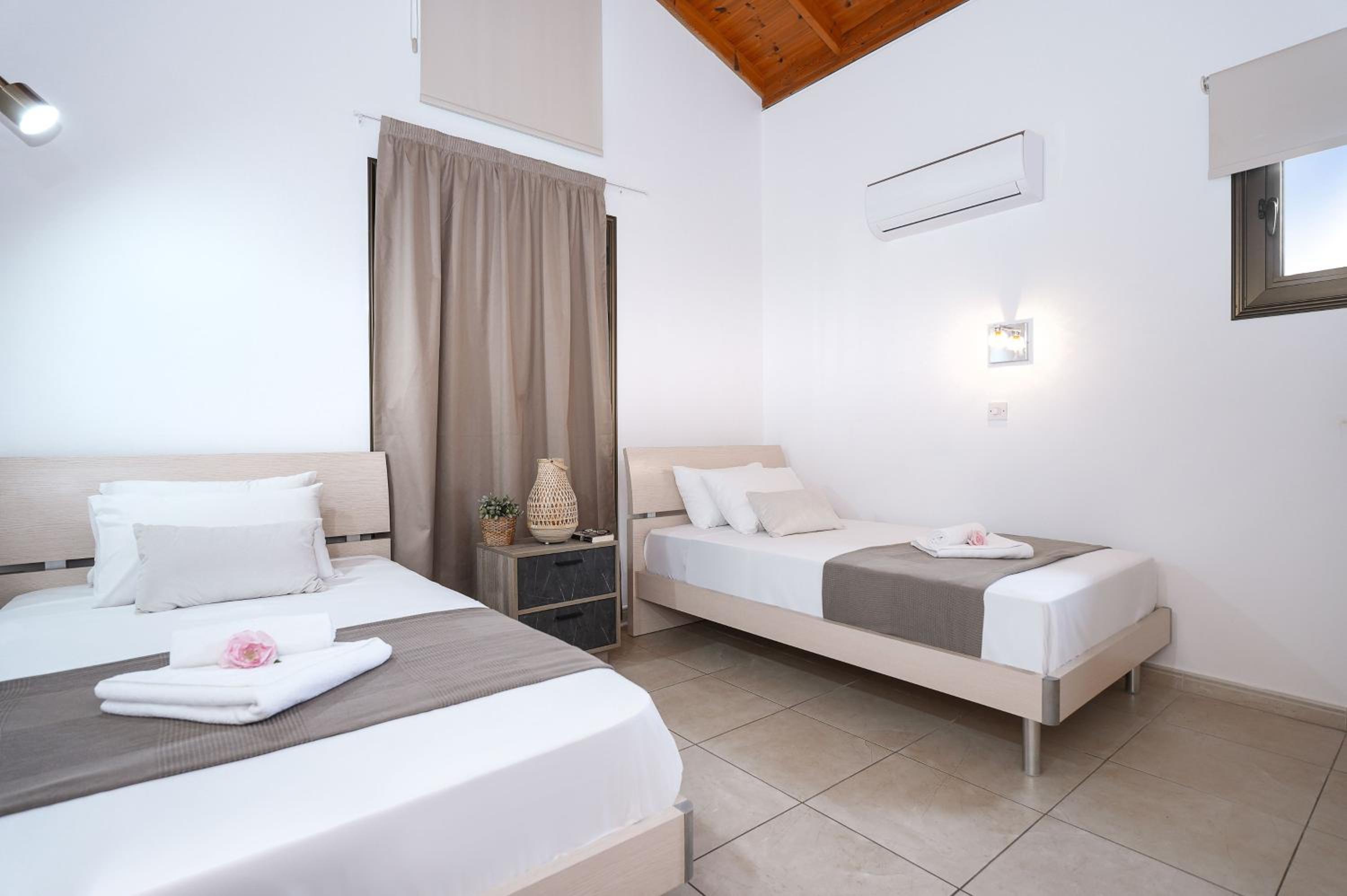 Villa Anthia - 2bed with Large Pool