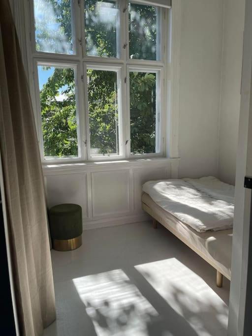 Luxurious apartment by Royal palace view 2