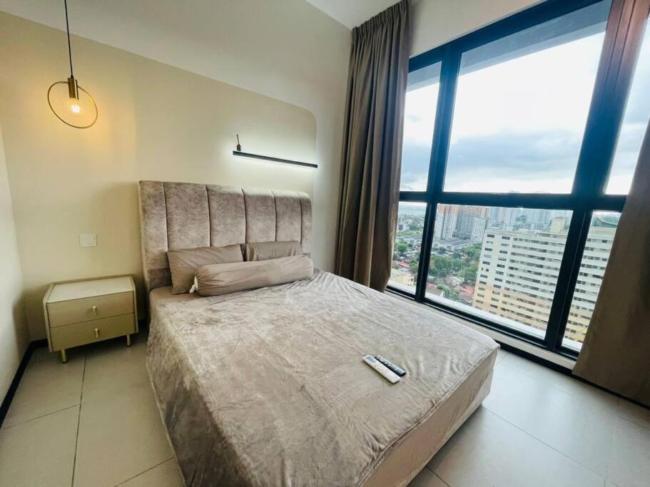 Urban Suites Stylish 3BR in Georgetown with Stunning Seaview photo 5