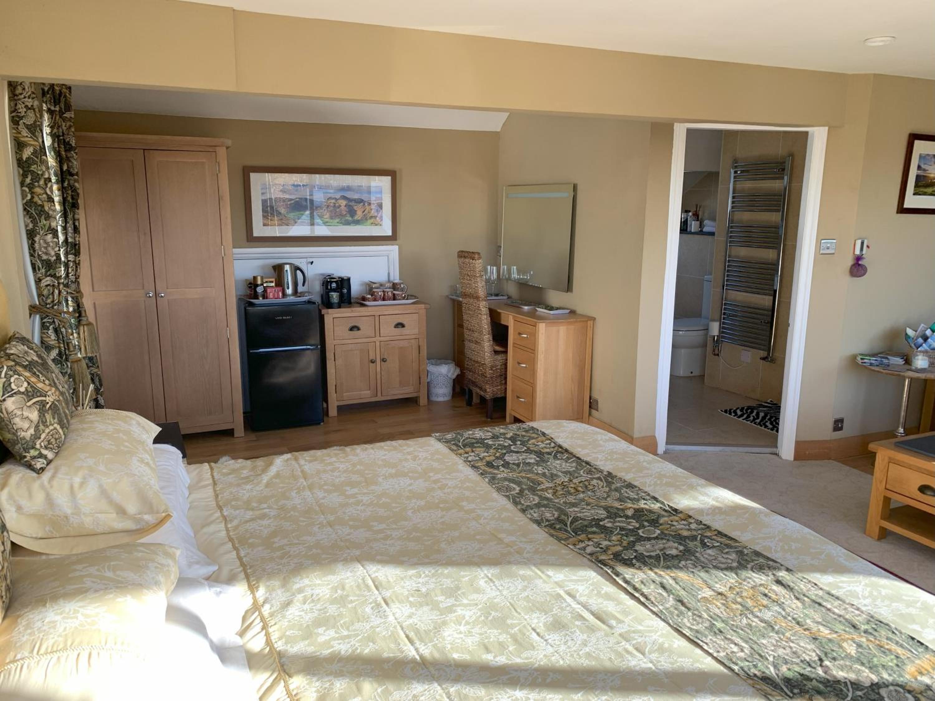 The Penthouse Bowness Tranquil Loft Jacuzzi Bath & Complimentary Cascades Spa Membership