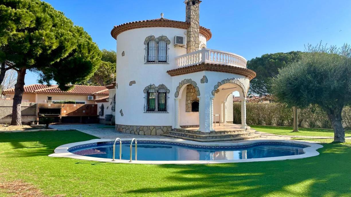 MEDDAYS VILLA CAPRICHO