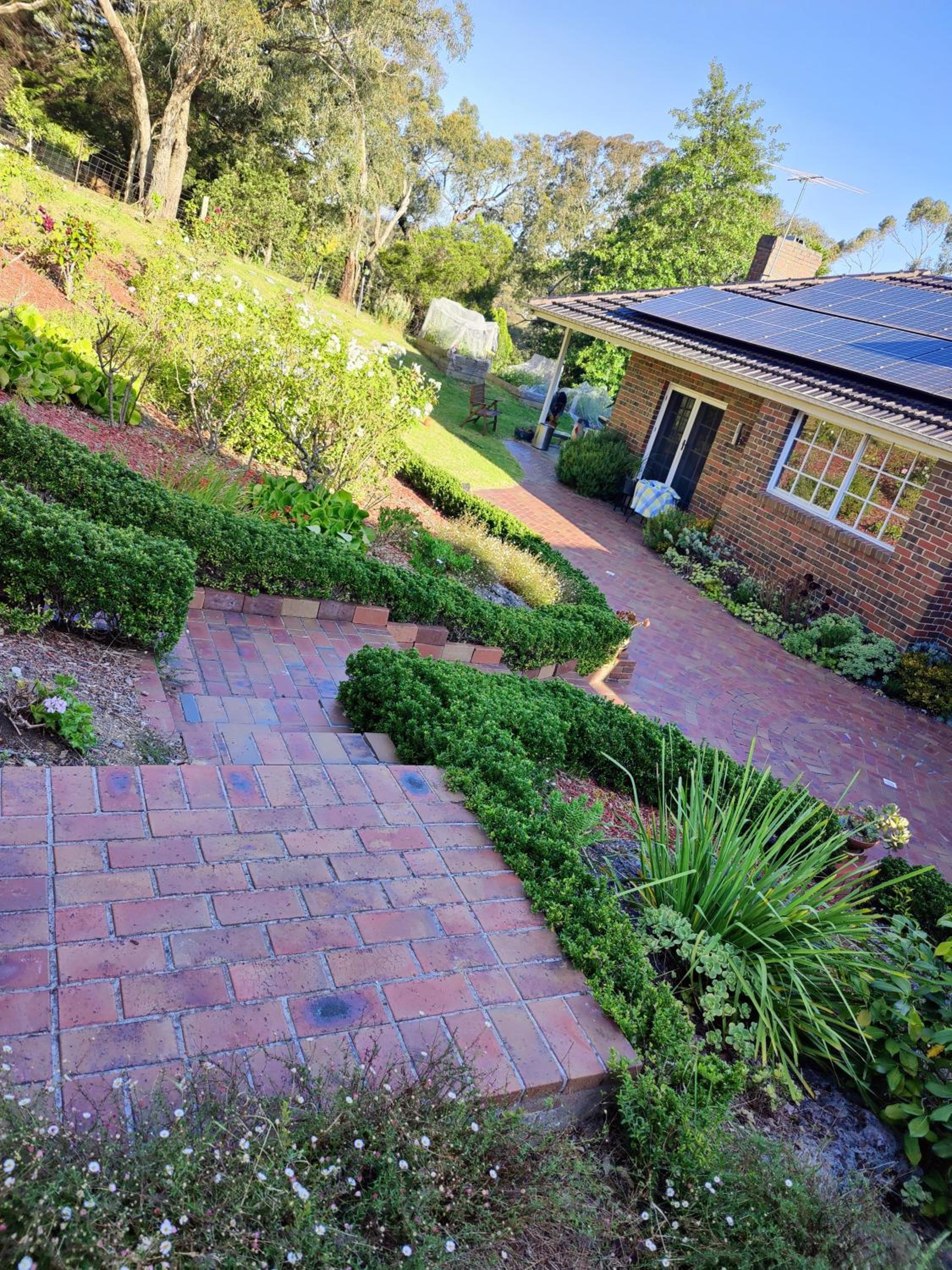 4-bedroom Acre Retreat with Pool & Garden - Pets and Long Stays Welcome