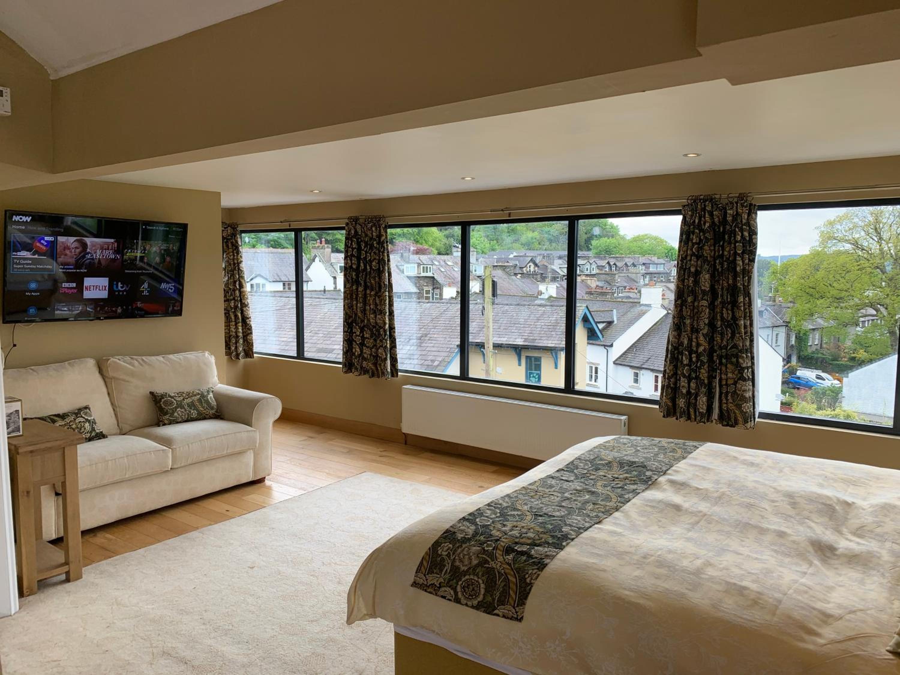 The Penthouse Bowness Tranquil Loft Jacuzzi Bath & Complimentary Cascades Spa Membership