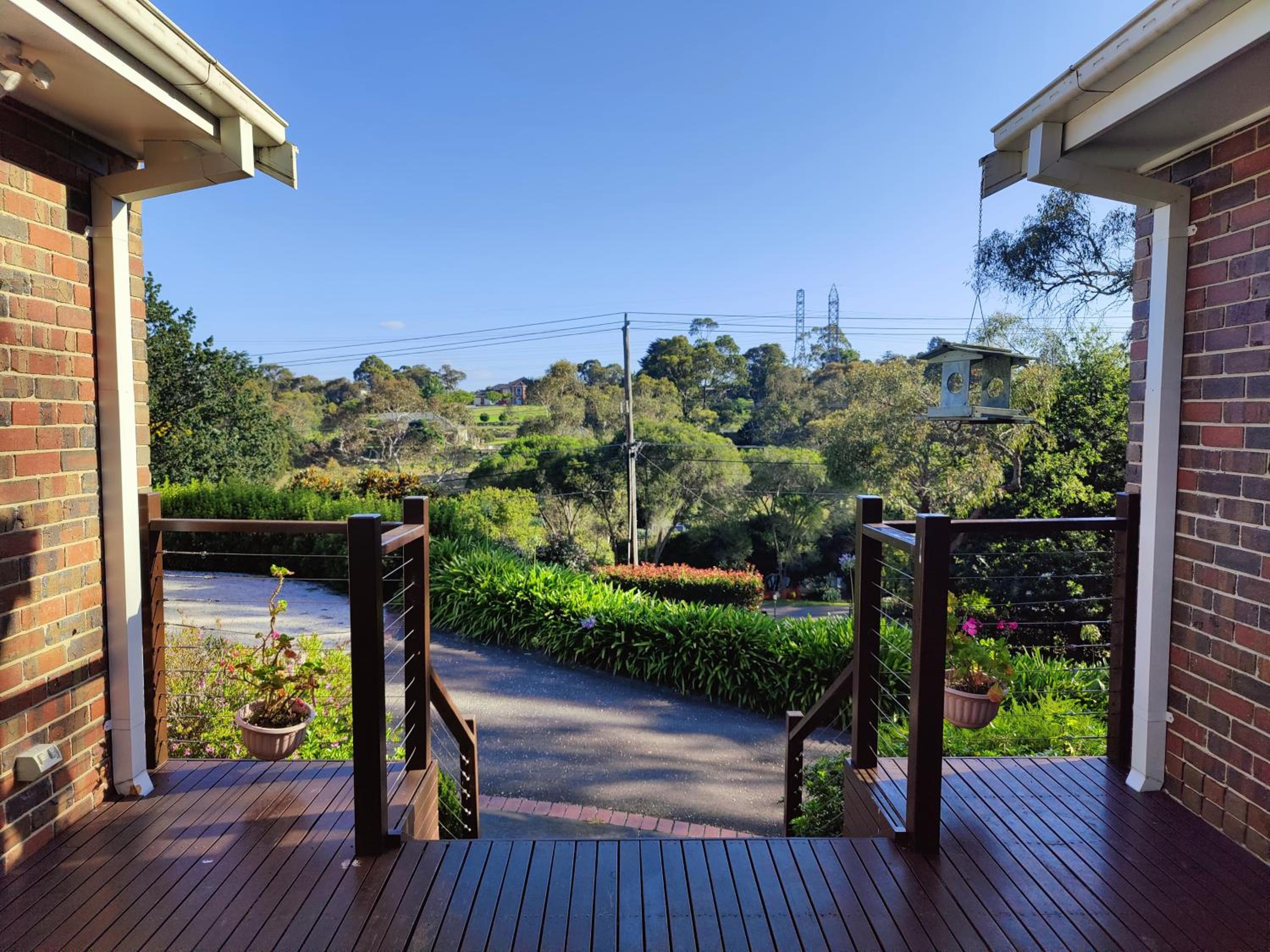 4-bedroom Acre Retreat with Pool & Garden - Pets and Long Stays Welcome