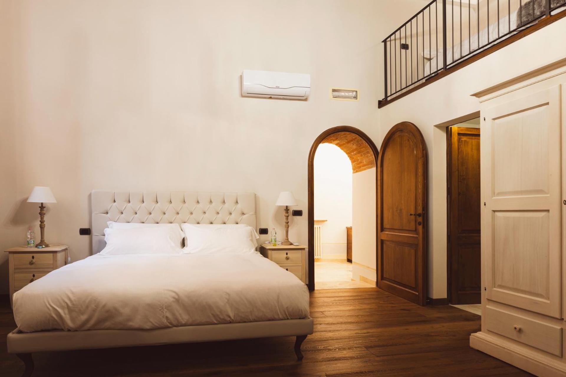 Tuscan Palace - Buratti view 3