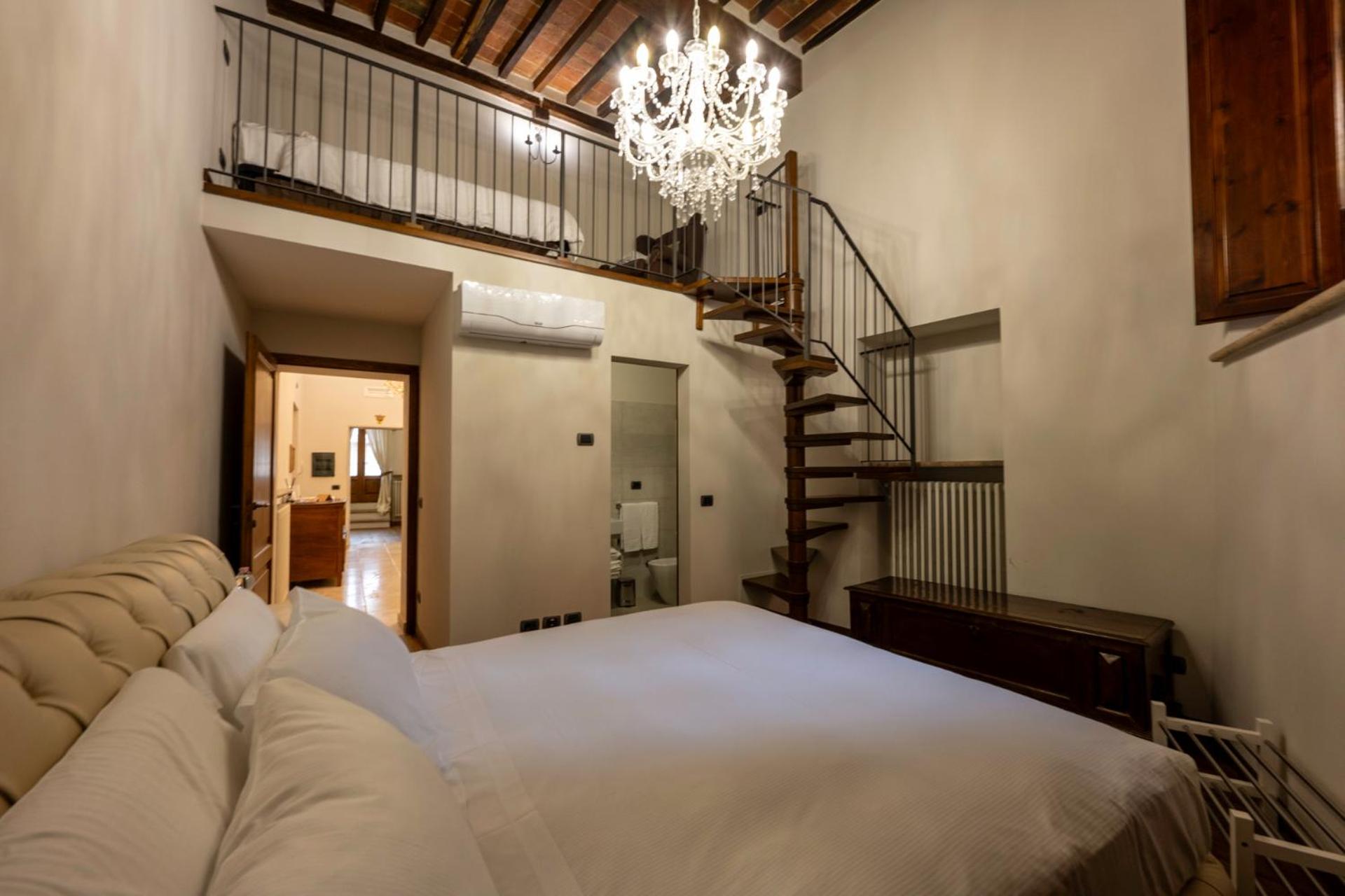 Tuscan Palace - Buratti view 4