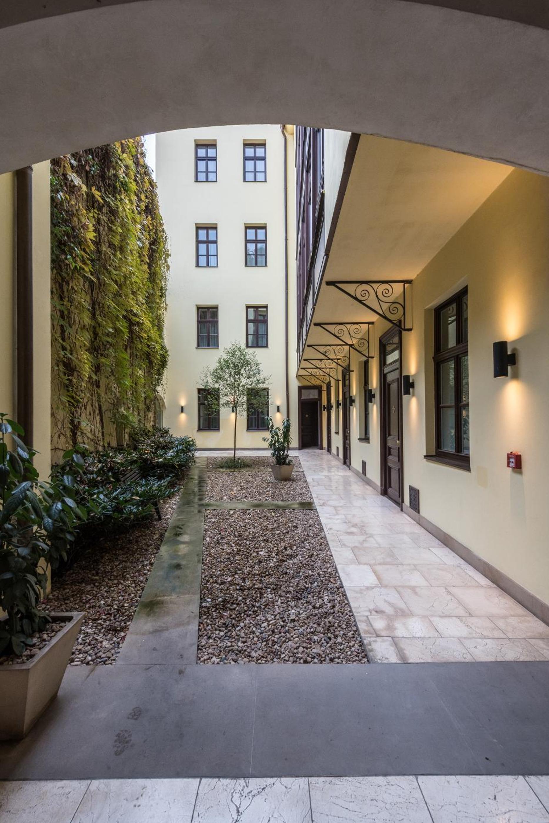 Upscale apartments in prime location near all sights