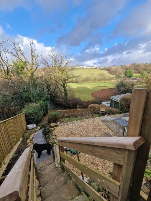 Riverbank Cottage, Dog Friendly. Swansea, Llanelli view 2
