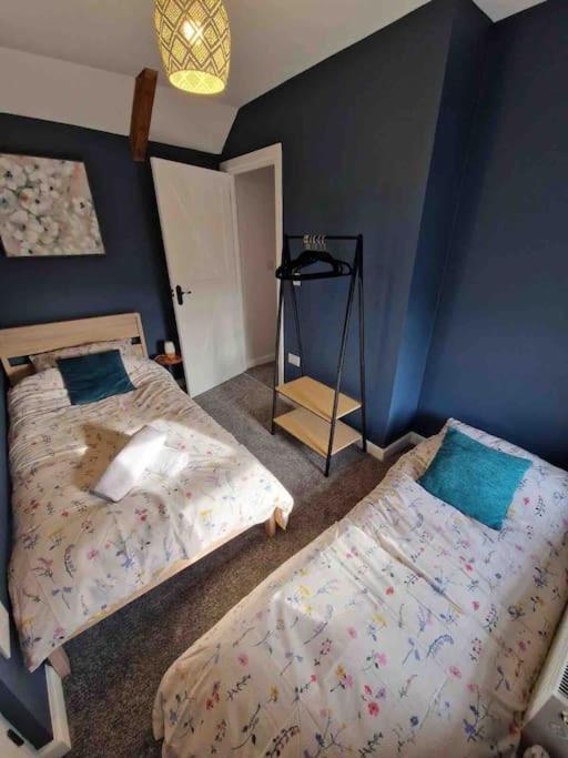 Riverbank Cottage, Dog Friendly. Swansea, Llanelli view 5