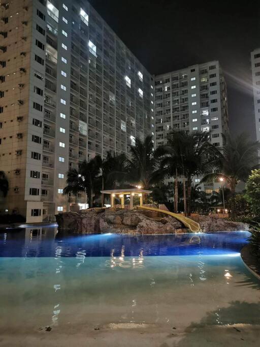 Da Residence-1BR in MOA w/ direct pool access view 4