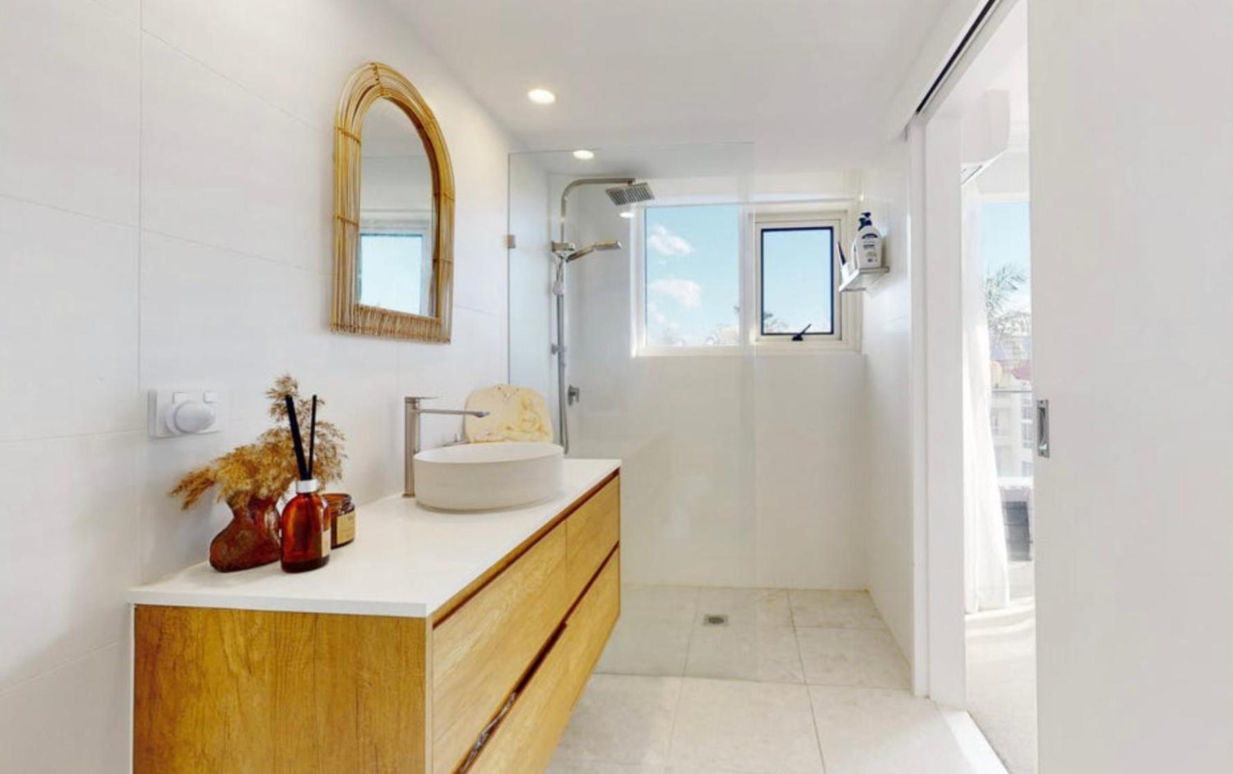 Southern Cross - Hosted by Burleigh Letting