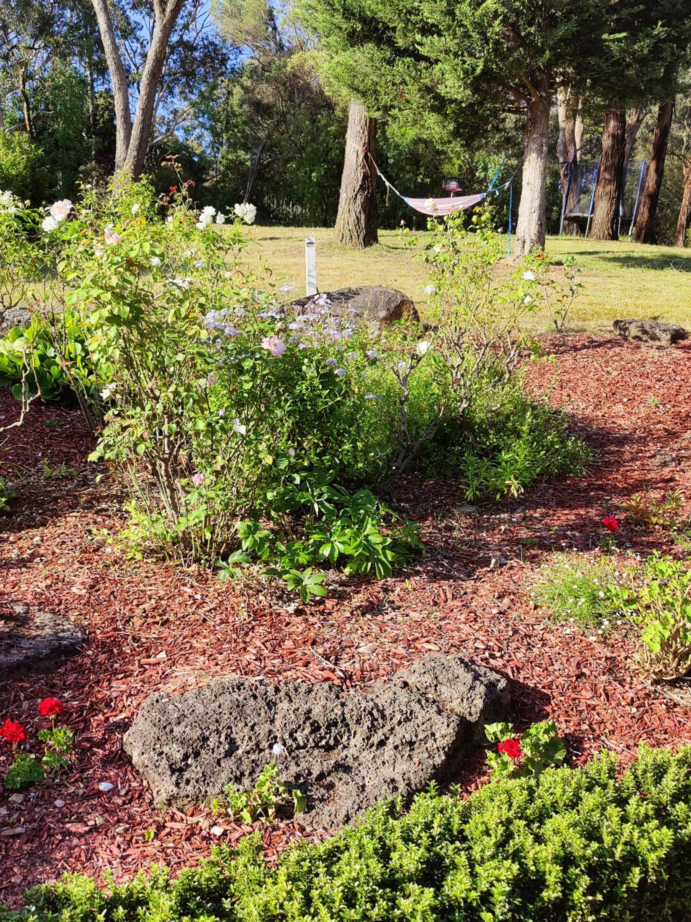 4-bedroom Acre Retreat with Pool & Garden - Pets and Long Stays Welcome