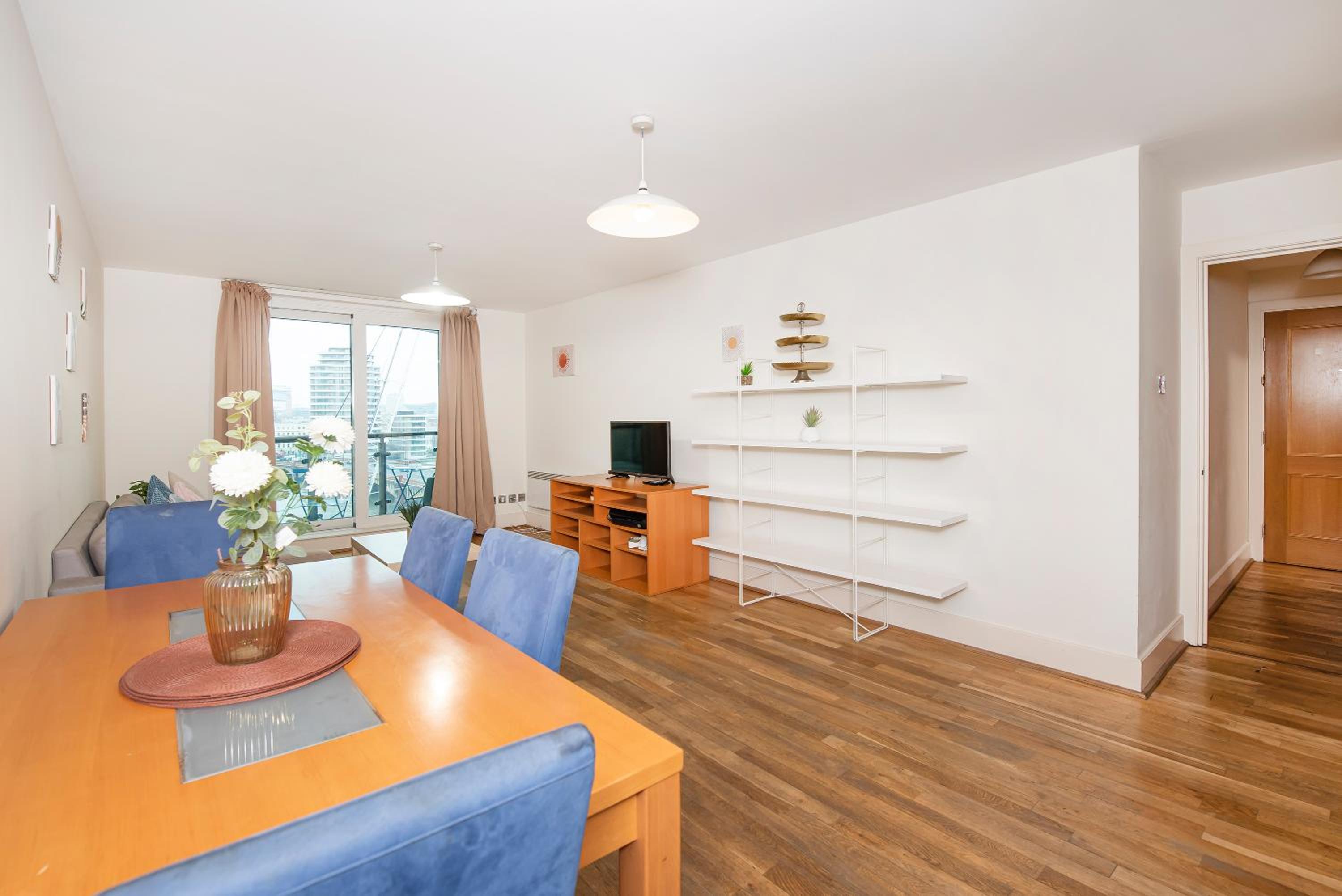 Amazing Thames view apartment