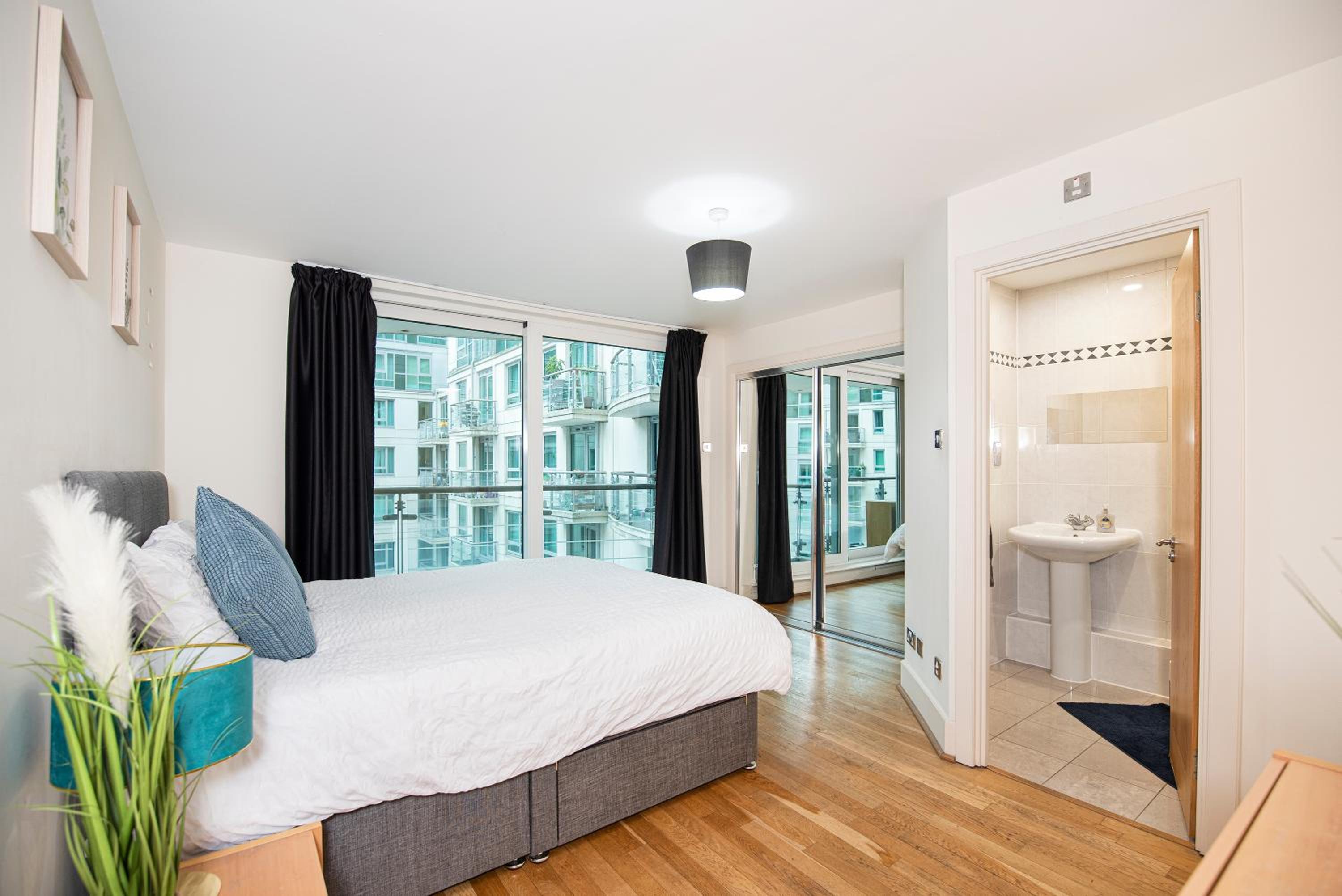 Amazing Thames view apartment
