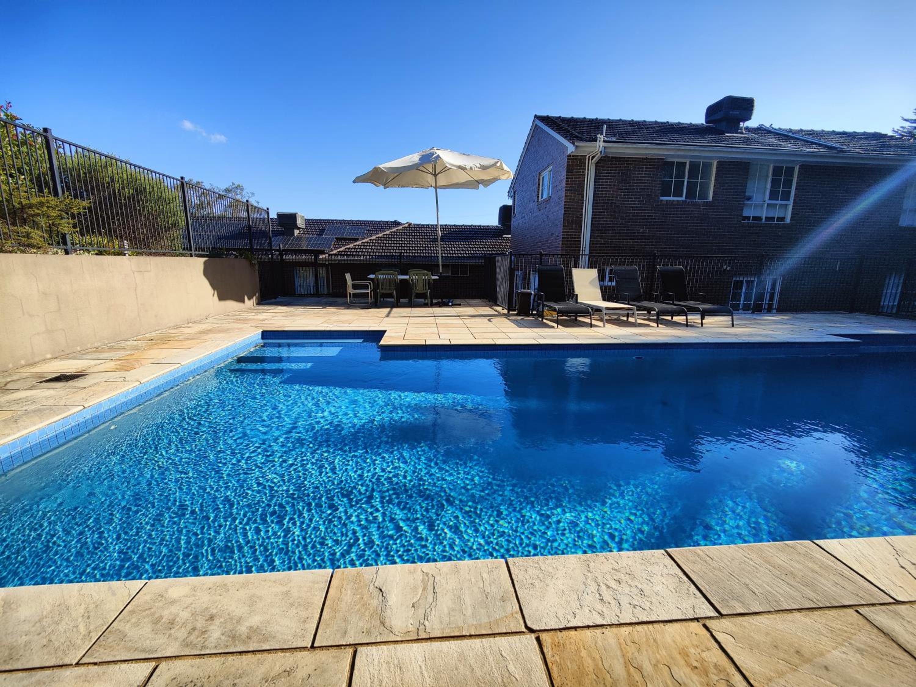 4-bedroom Acre Retreat with Pool & Garden - Pets and Long Stays Welcome