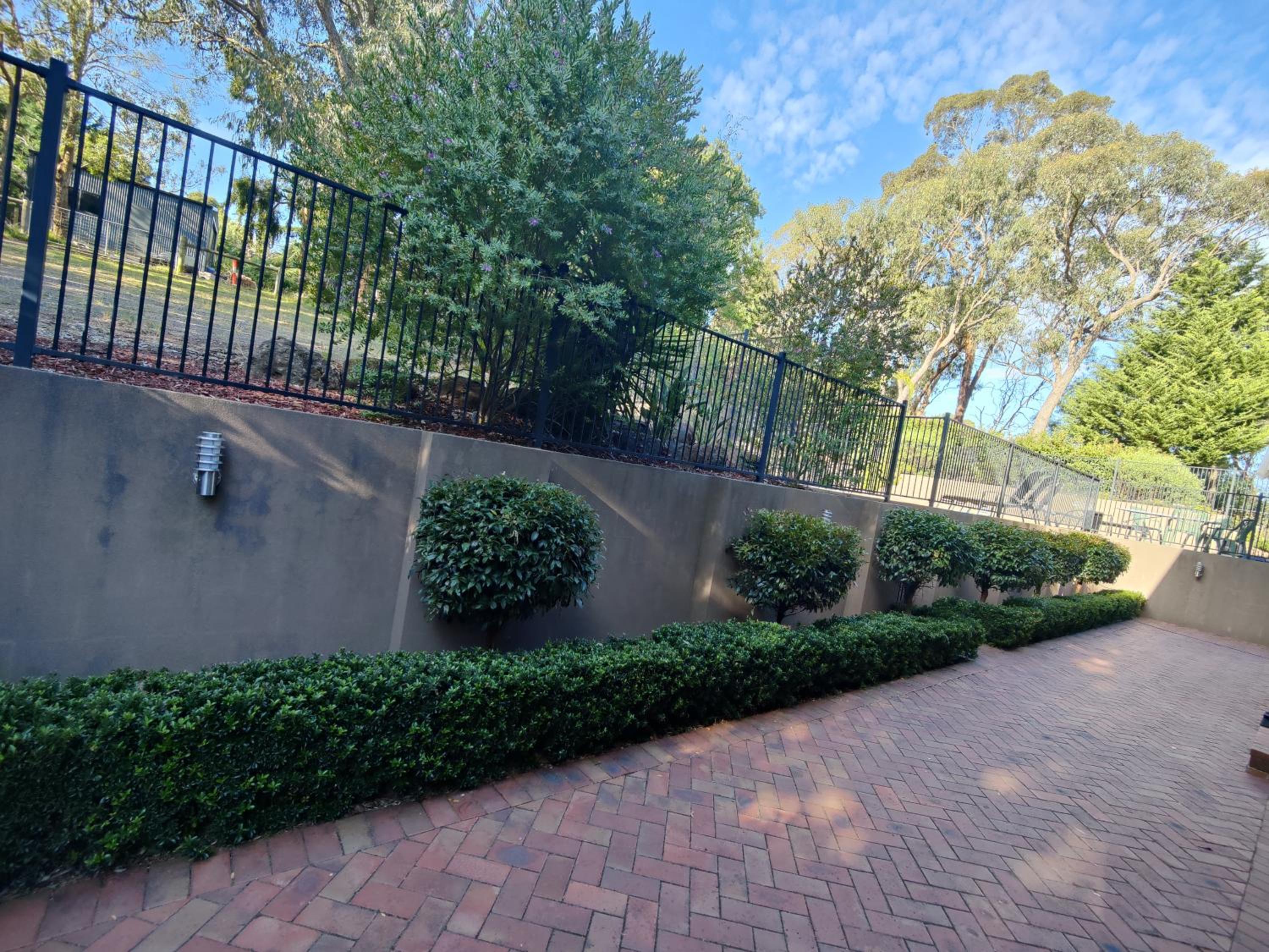 4-bedroom Acre Retreat with Pool & Garden - Pets and Long Stays Welcome