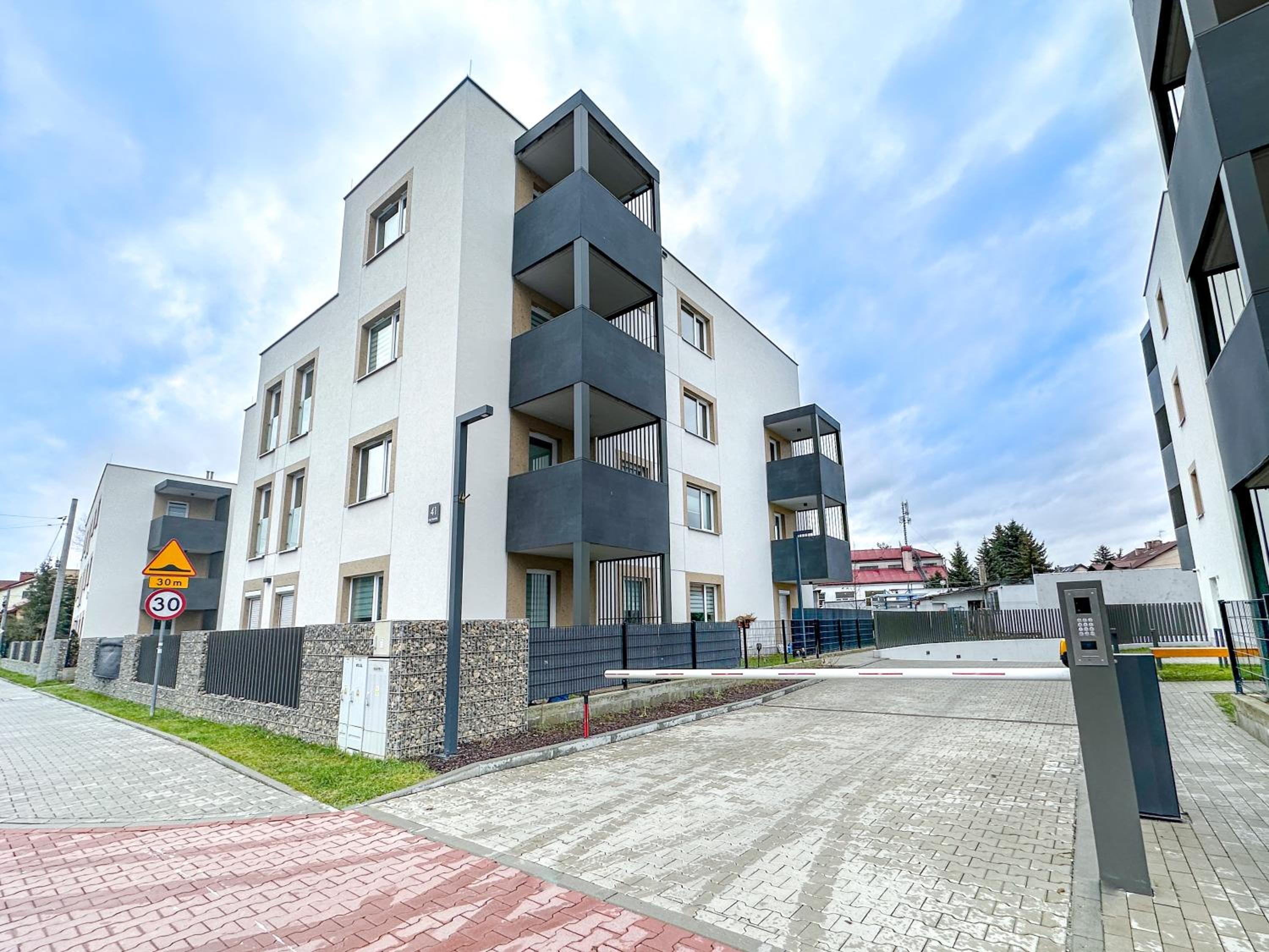 Krakowska Oaza Komfortu - Apartament Premium z Garażem