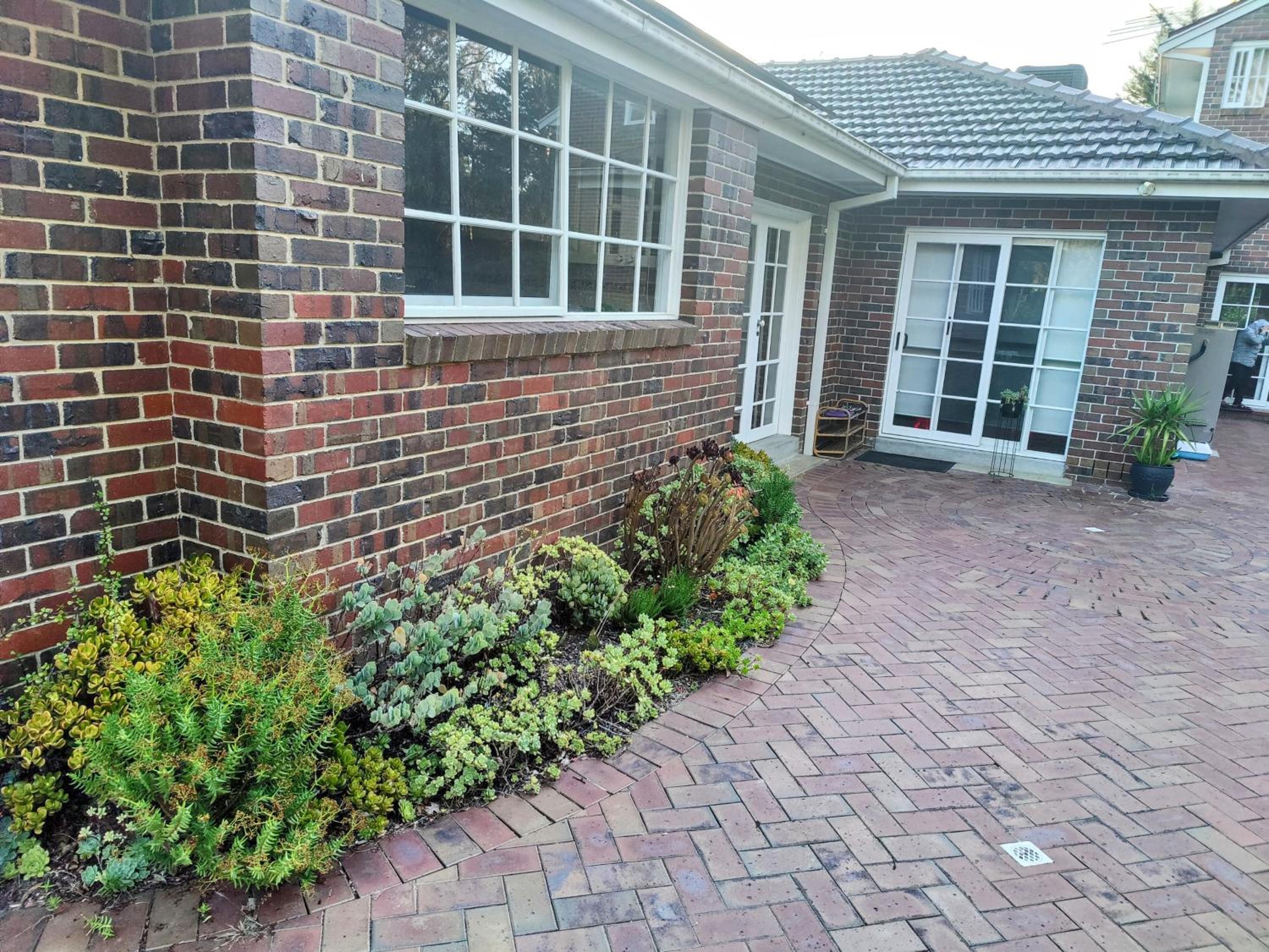 4-bedroom Acre Retreat with Pool & Garden - Pets and Long Stays Welcome