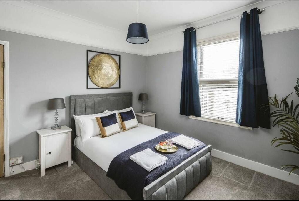 Spacious 4 bed house in Croydon with parking for x2 cars! - Photo ID Required view 4
