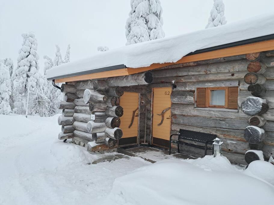 Kelohonkamökki ja 2 x hissilippu