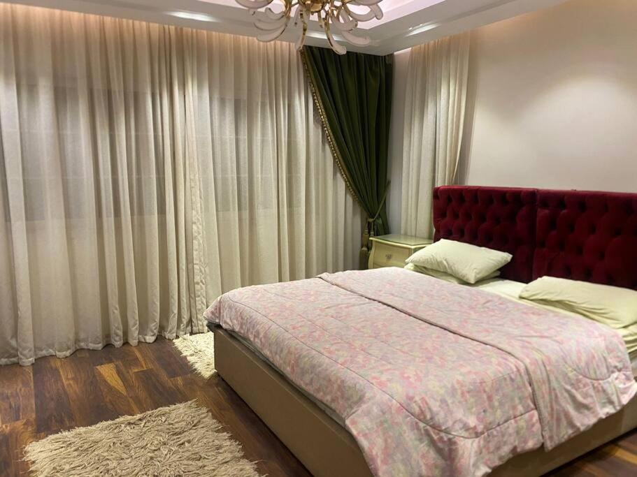 Spacious villa in golden square
