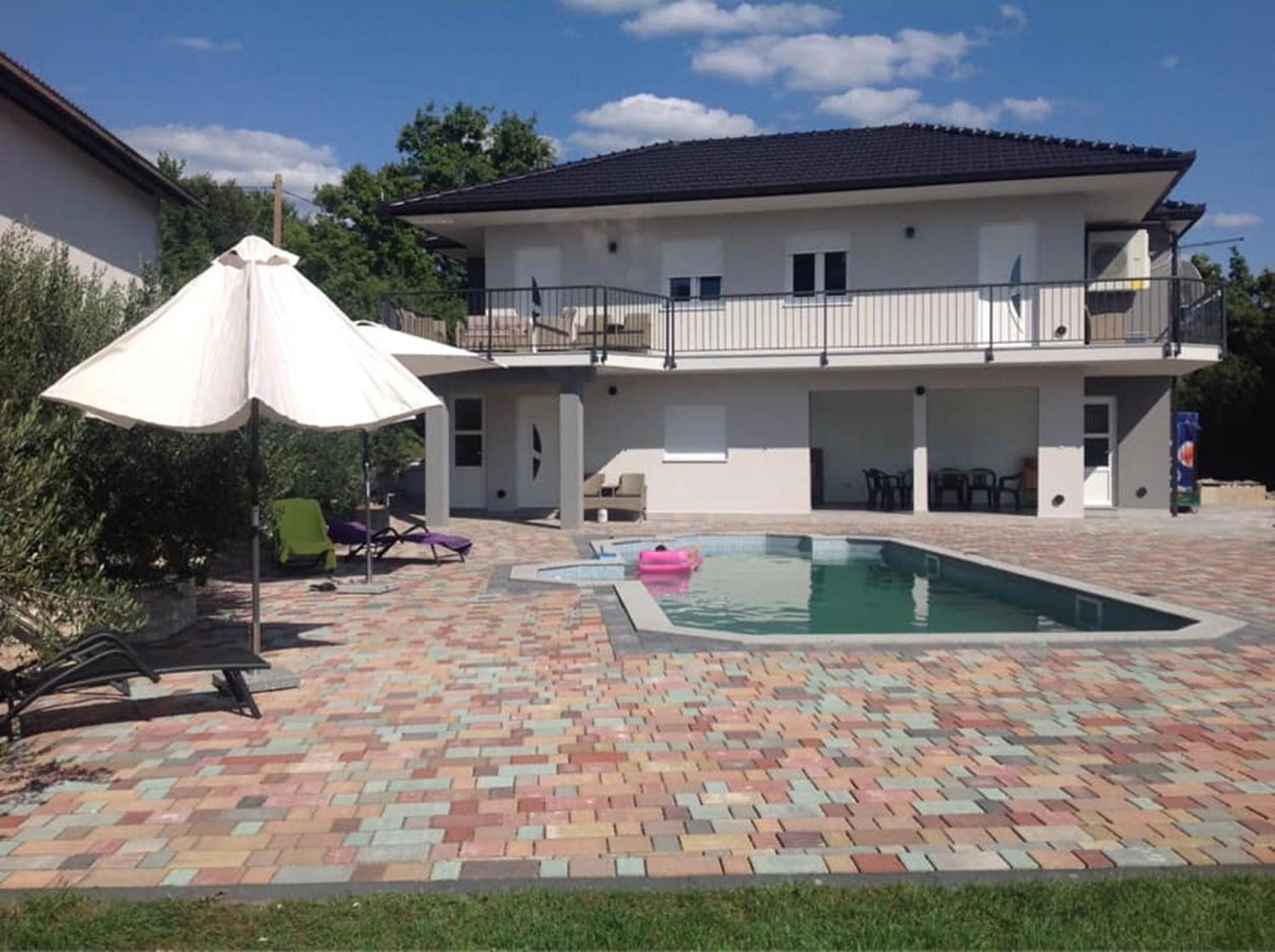 House Aronija with Swimming Pool