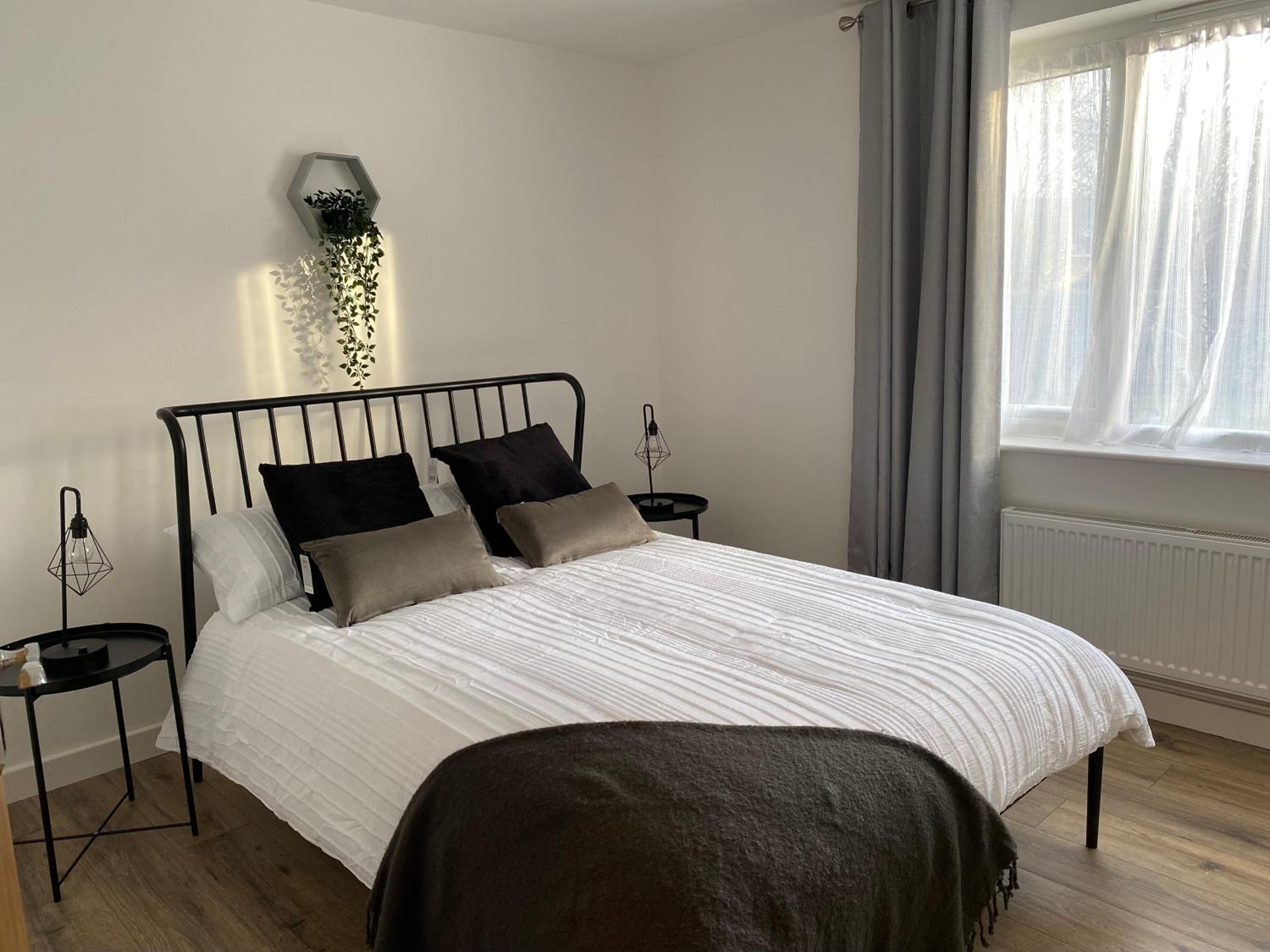 Bright- Self Check-In -Great Area close to South Woodham Ferrers station view 4
