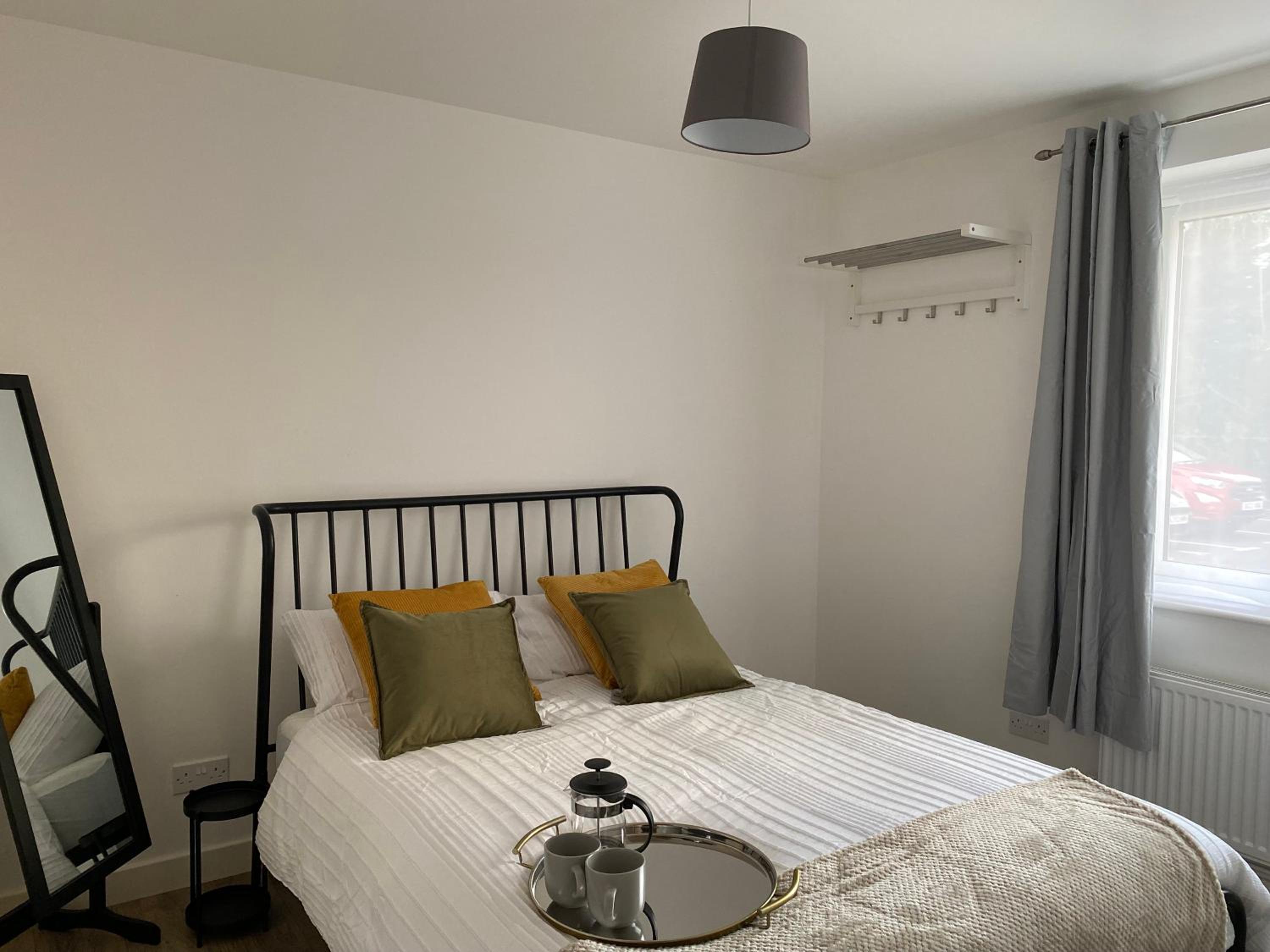 Bright- Self Check-In -Great Area close to South Woodham Ferrers station view 3